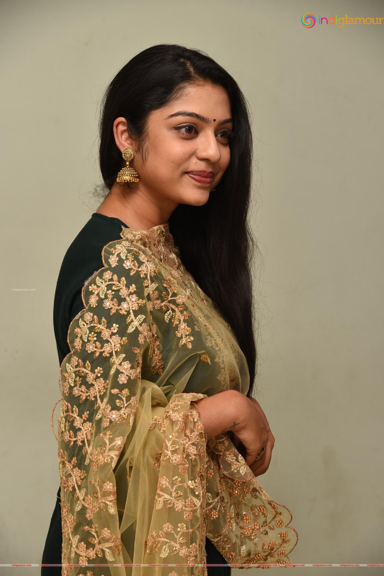 Varsha Bollamma Actress hd photo