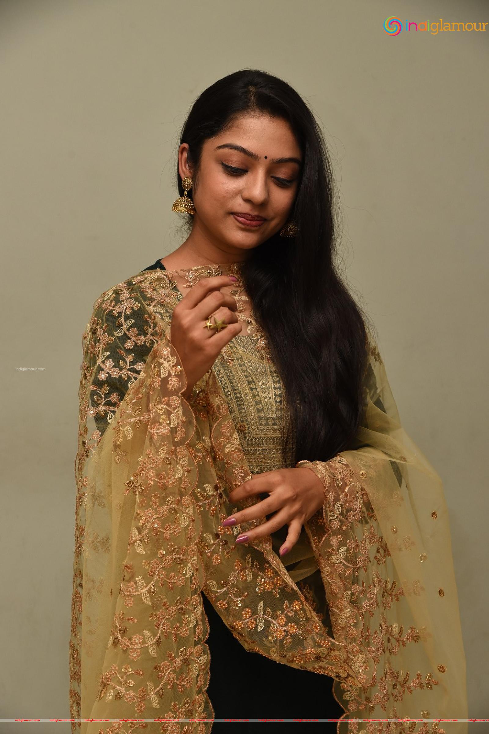 Varsha Bollamma Actress hd photo