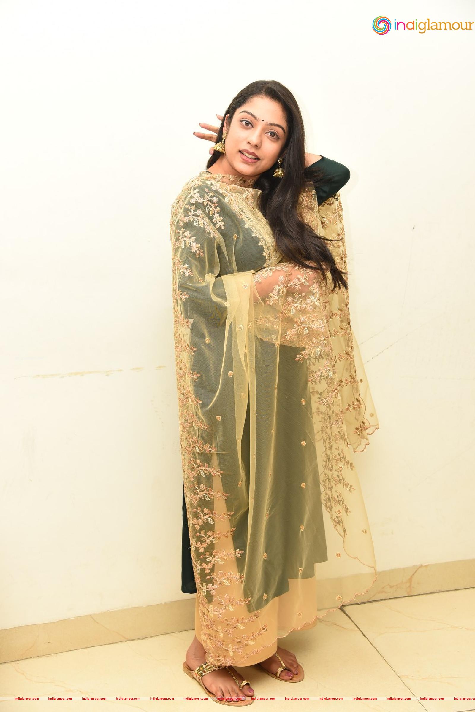 Varsha Bollamma Actress hd photo