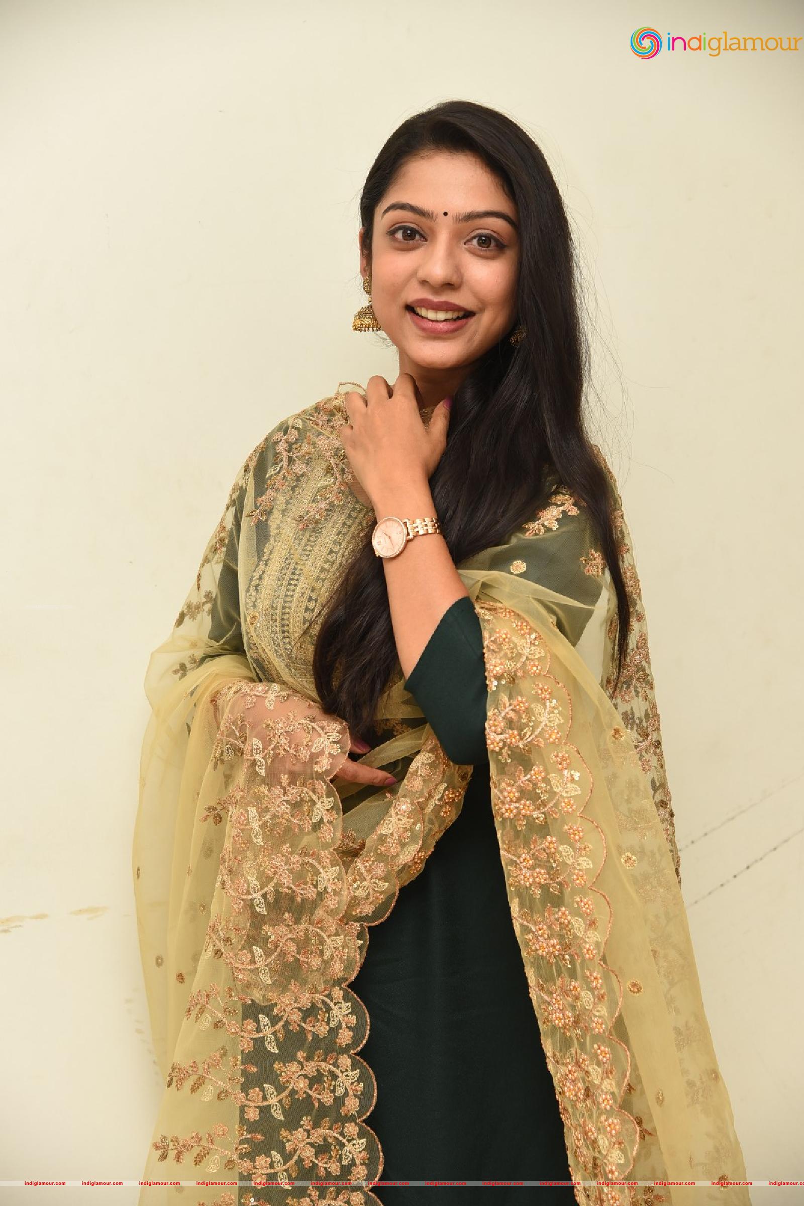 Varsha Bollamma Actress hd photo