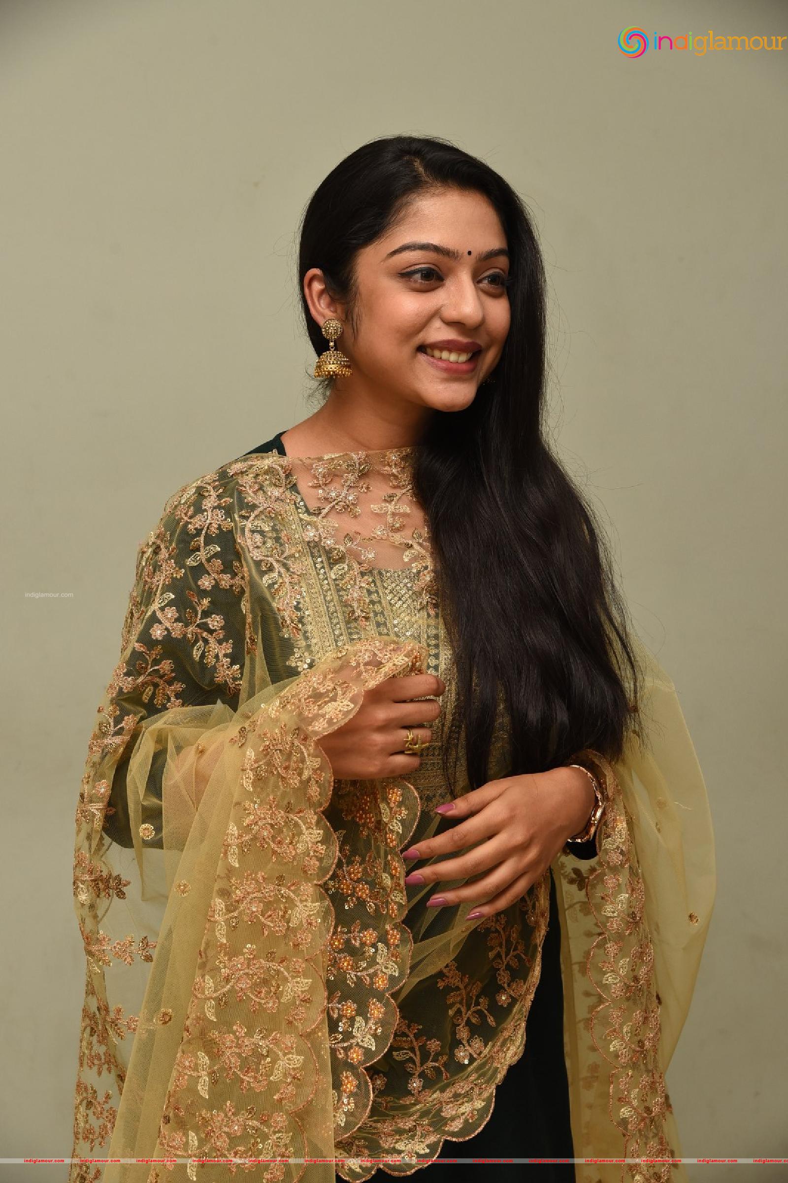 Varsha Bollamma Actress hd photo