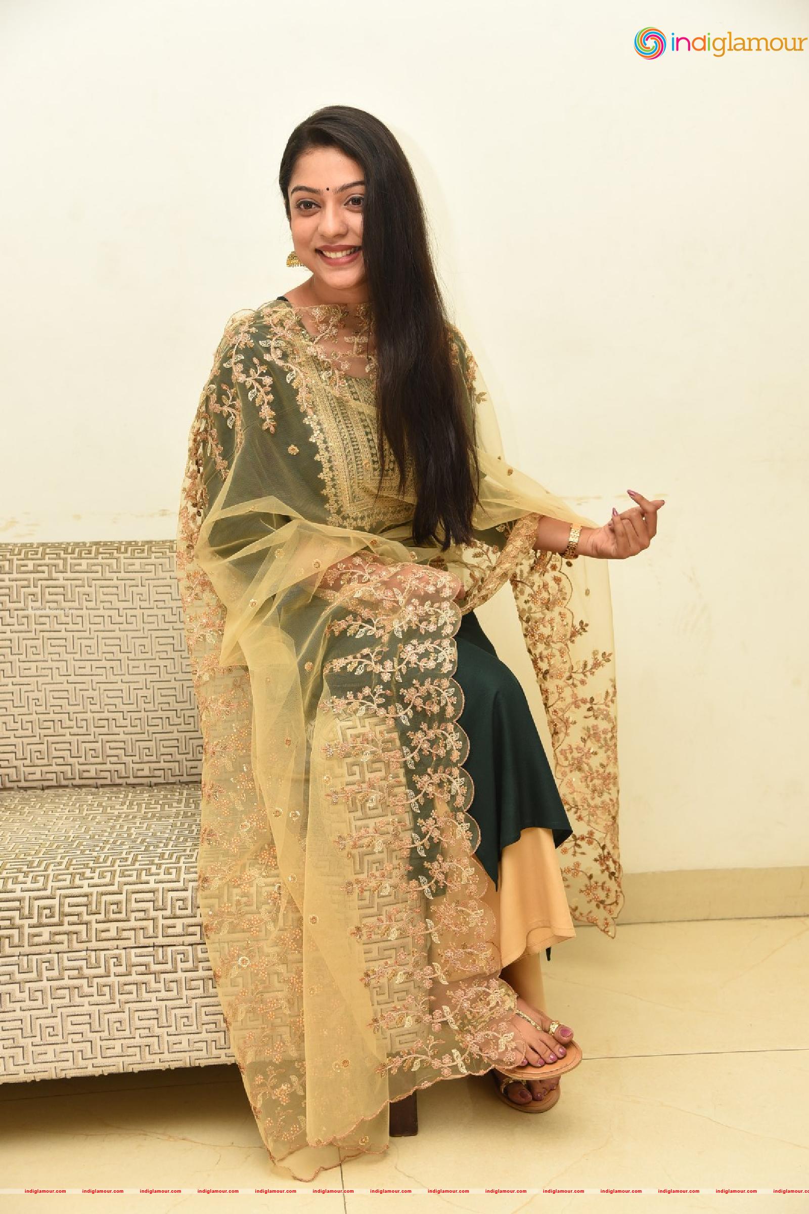 Varsha Bollamma Actress hd photo