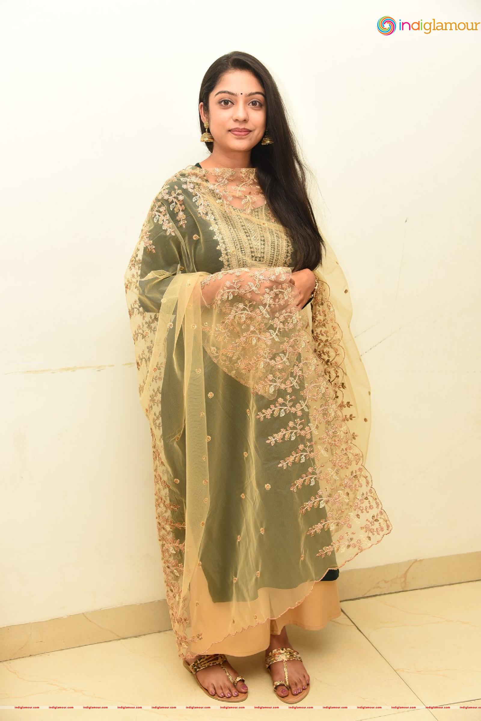Varsha Bollamma Actress hd photo