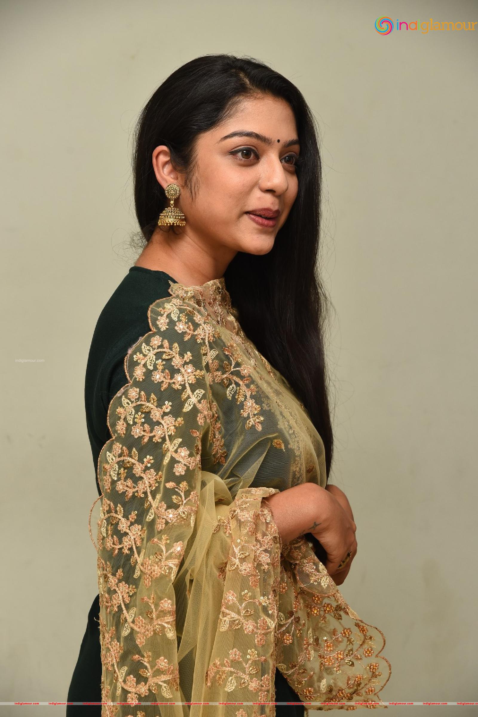 Varsha Bollamma Actress hd photo