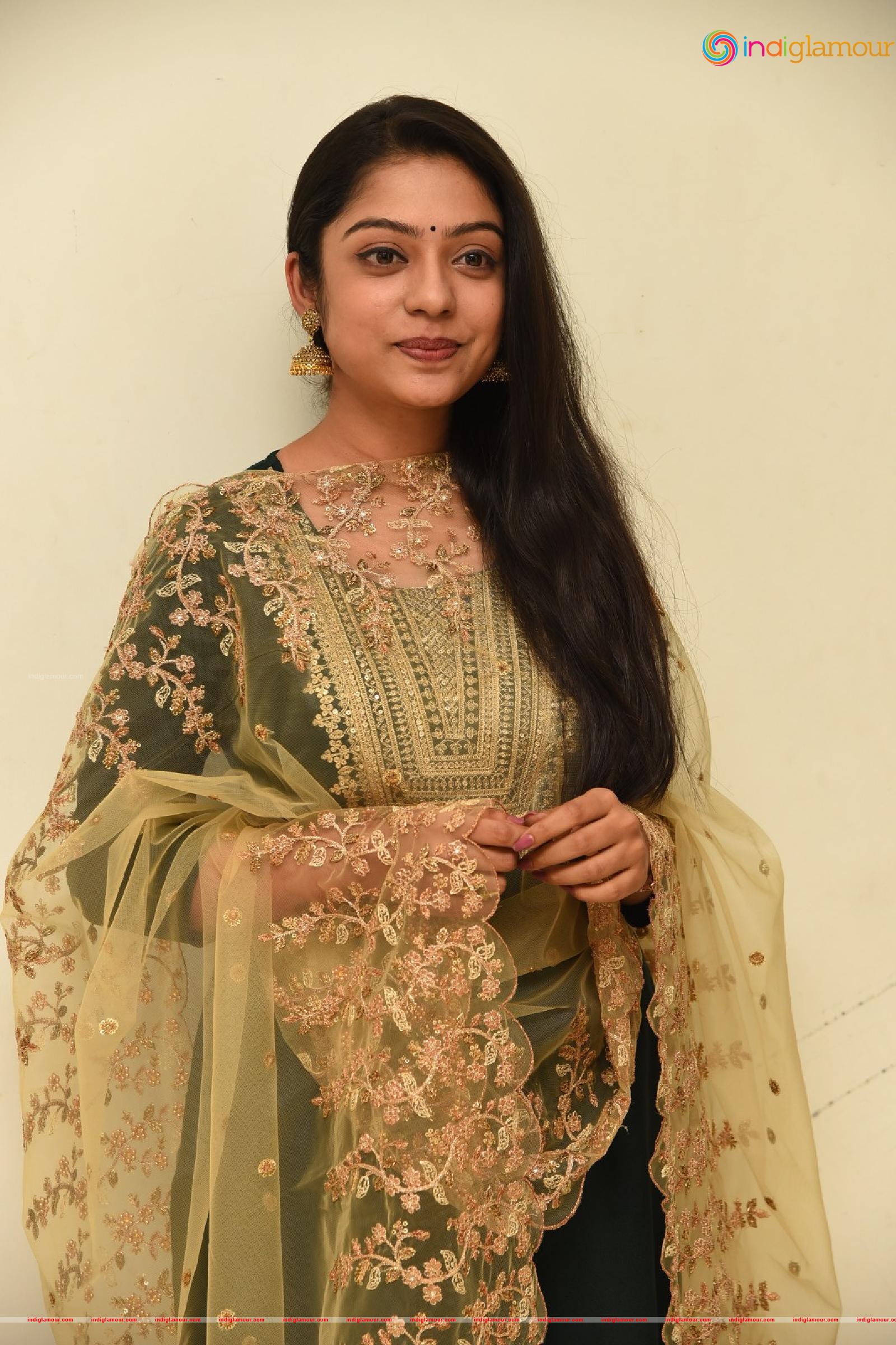 Varsha Bollamma Actress hd photo