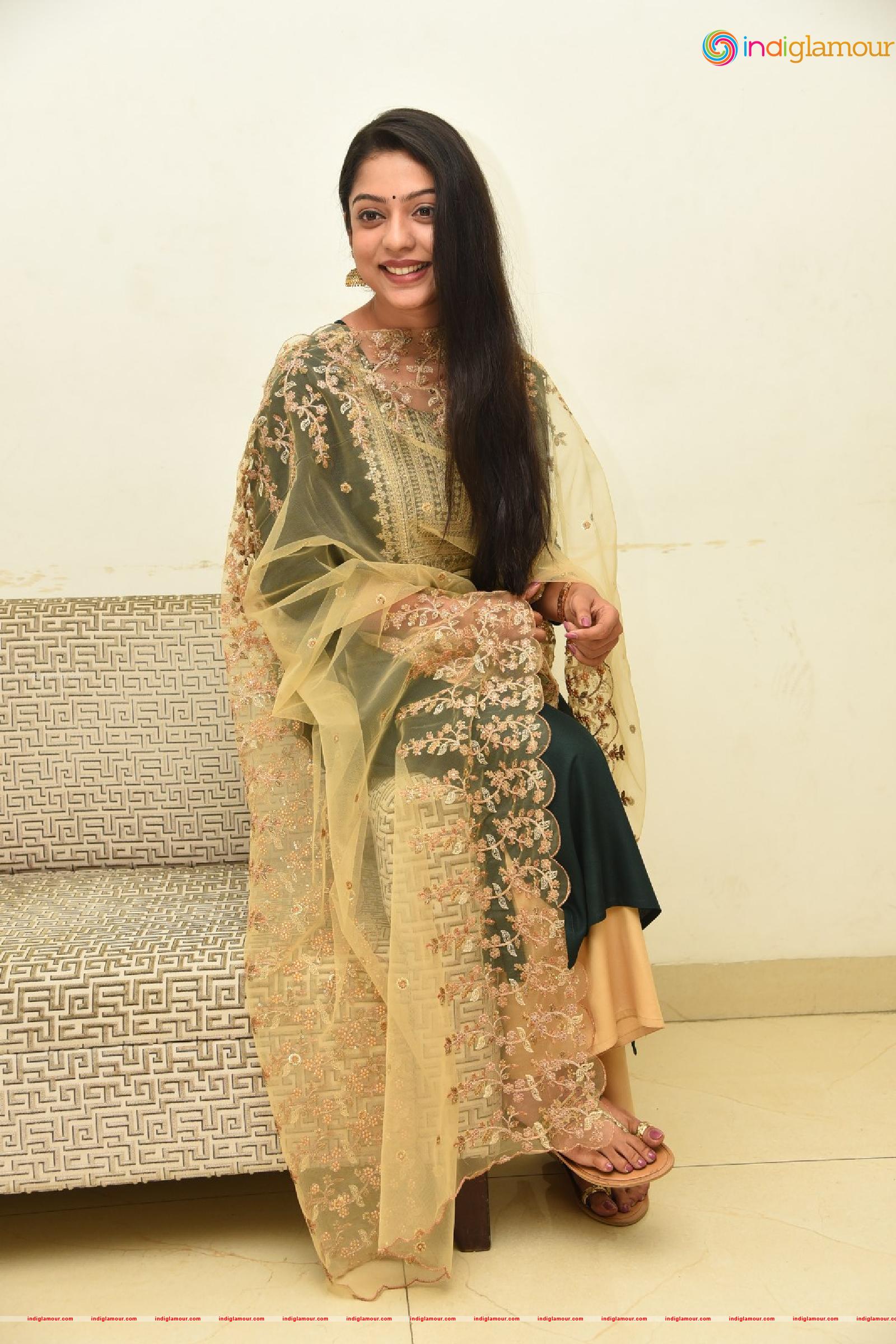 Varsha Bollamma Actress hd photo