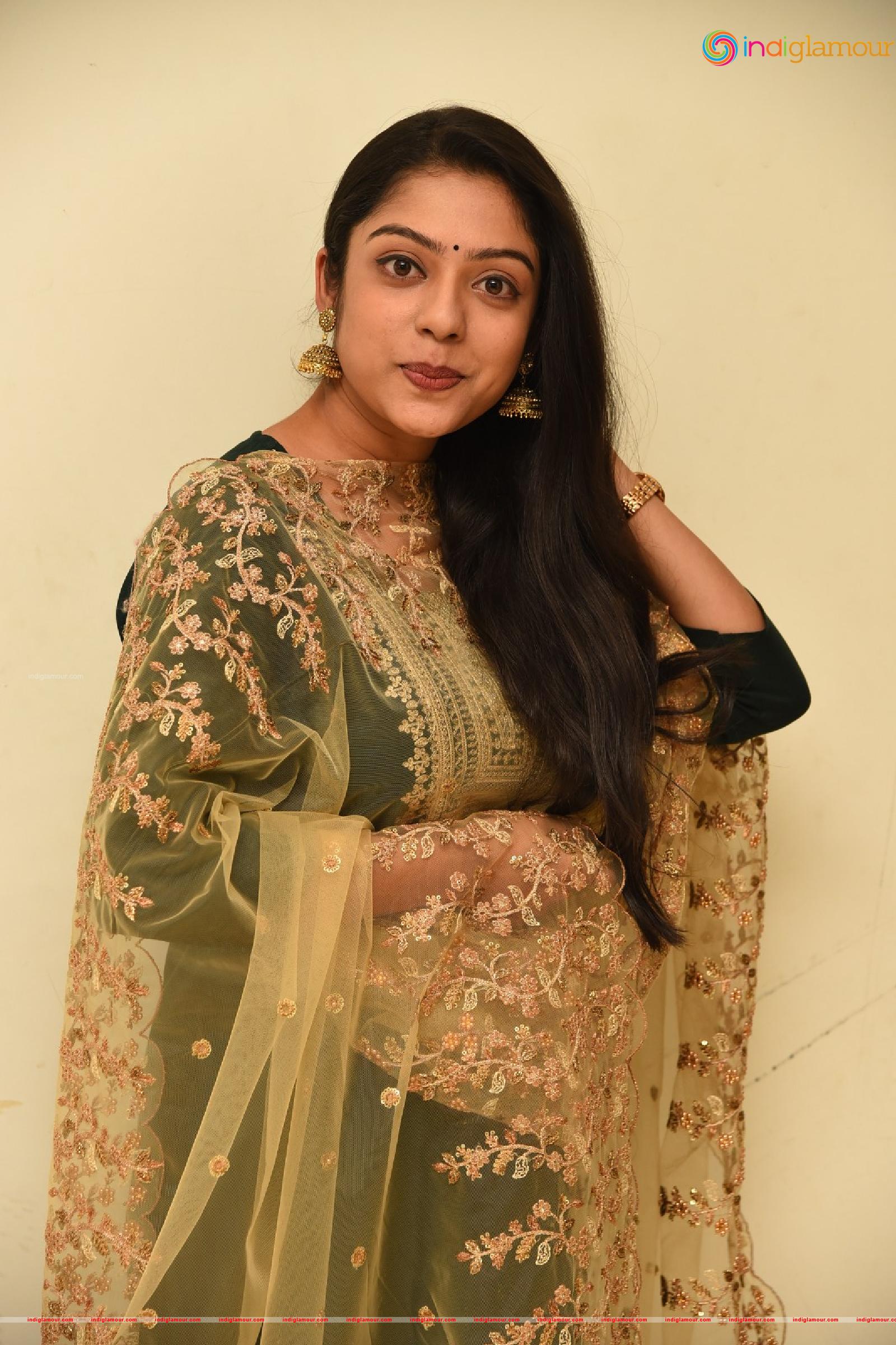Varsha Bollamma Actress hd photo