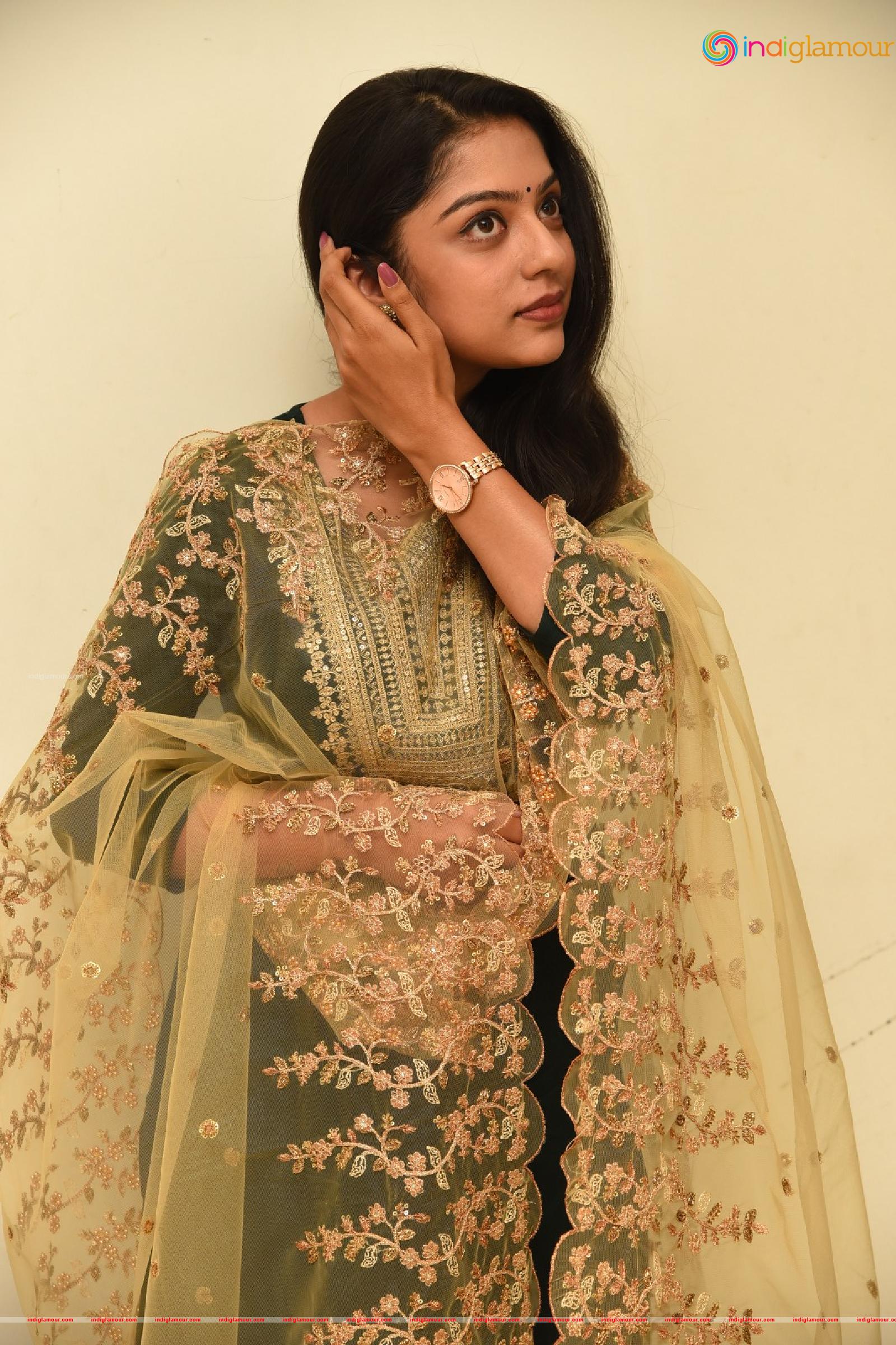 Varsha Bollamma Actress hd photo