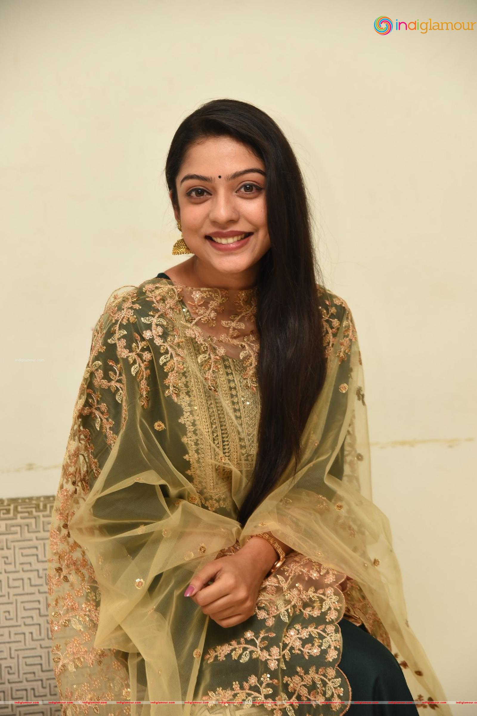 Varsha Bollamma Actress hd photo