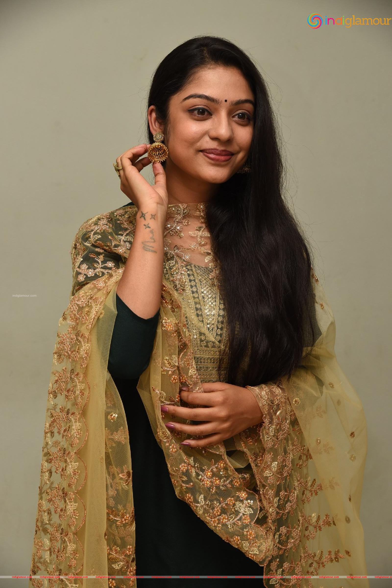 Varsha Bollamma Actress hd photo