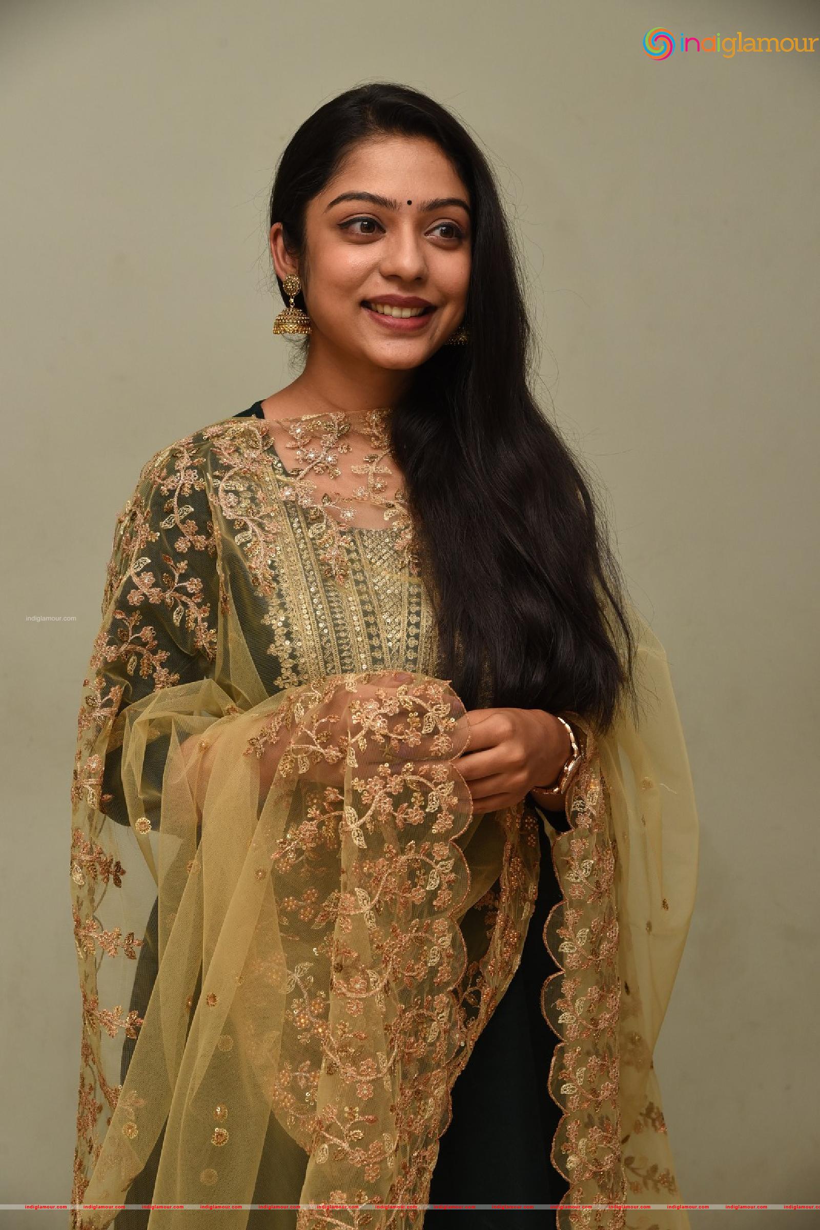 Varsha Bollamma Actress hd photo