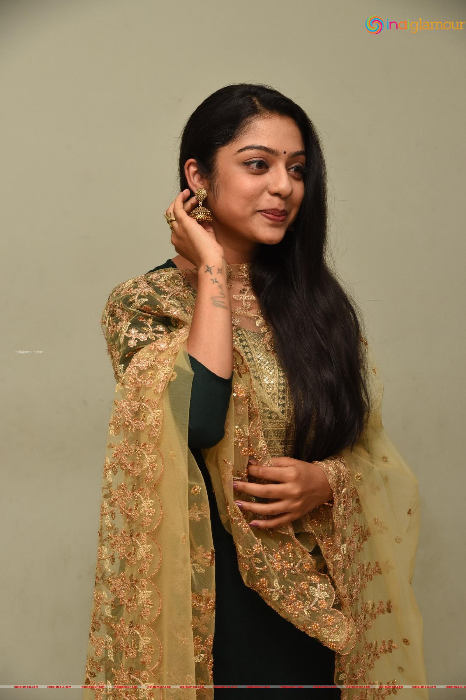 Varsha Bollamma Actress hd photo