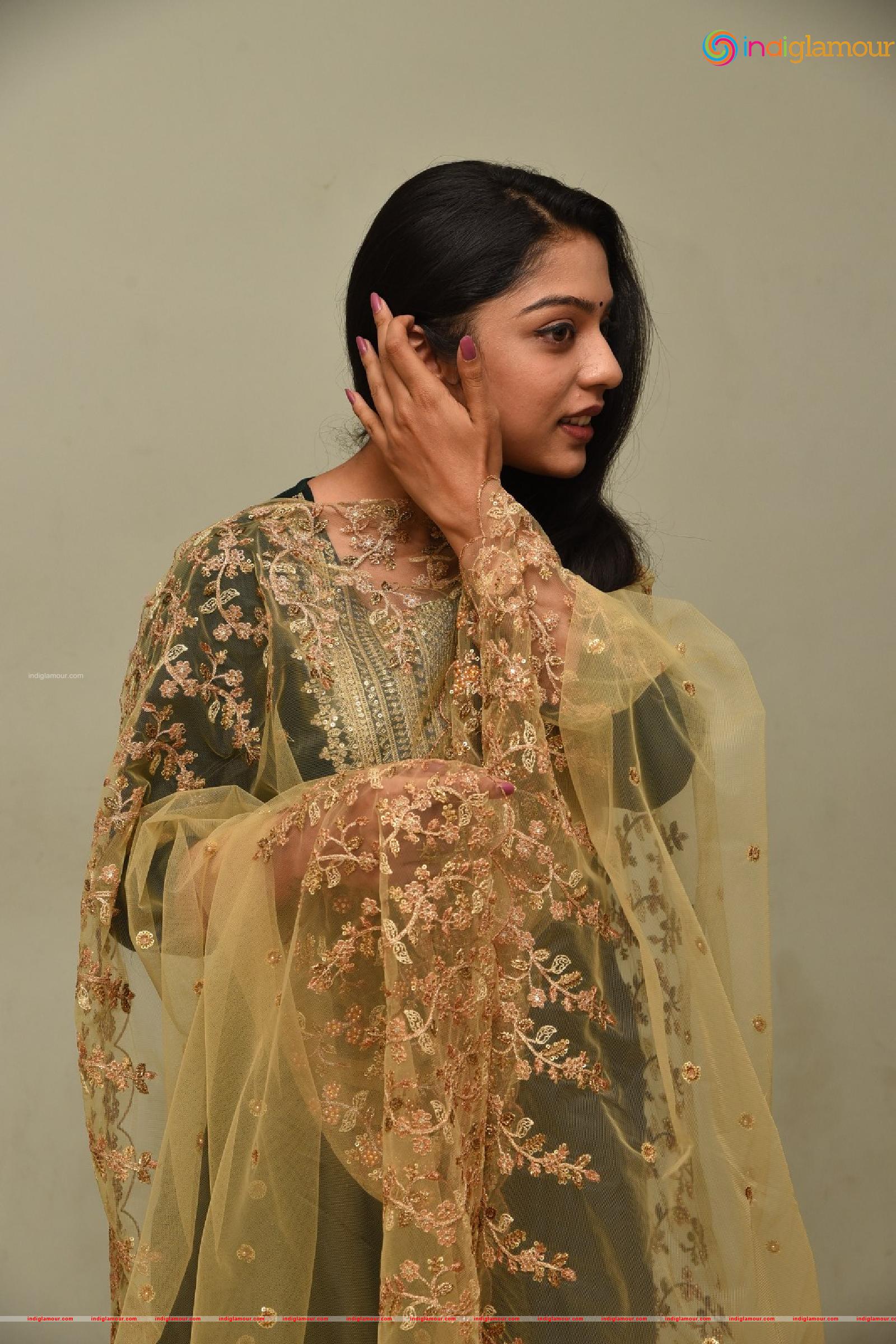 Varsha Bollamma Actress hd photo