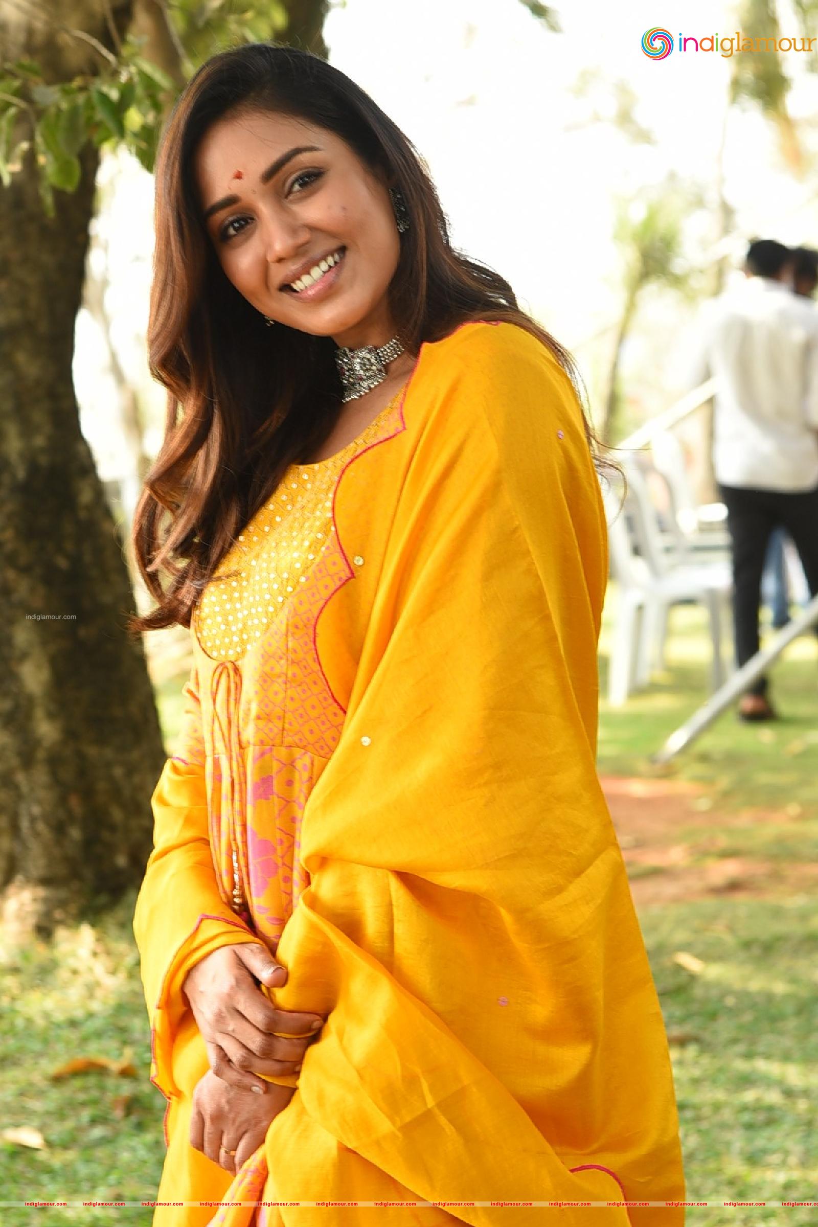 Nivetha Pethuraj Actress hd photo