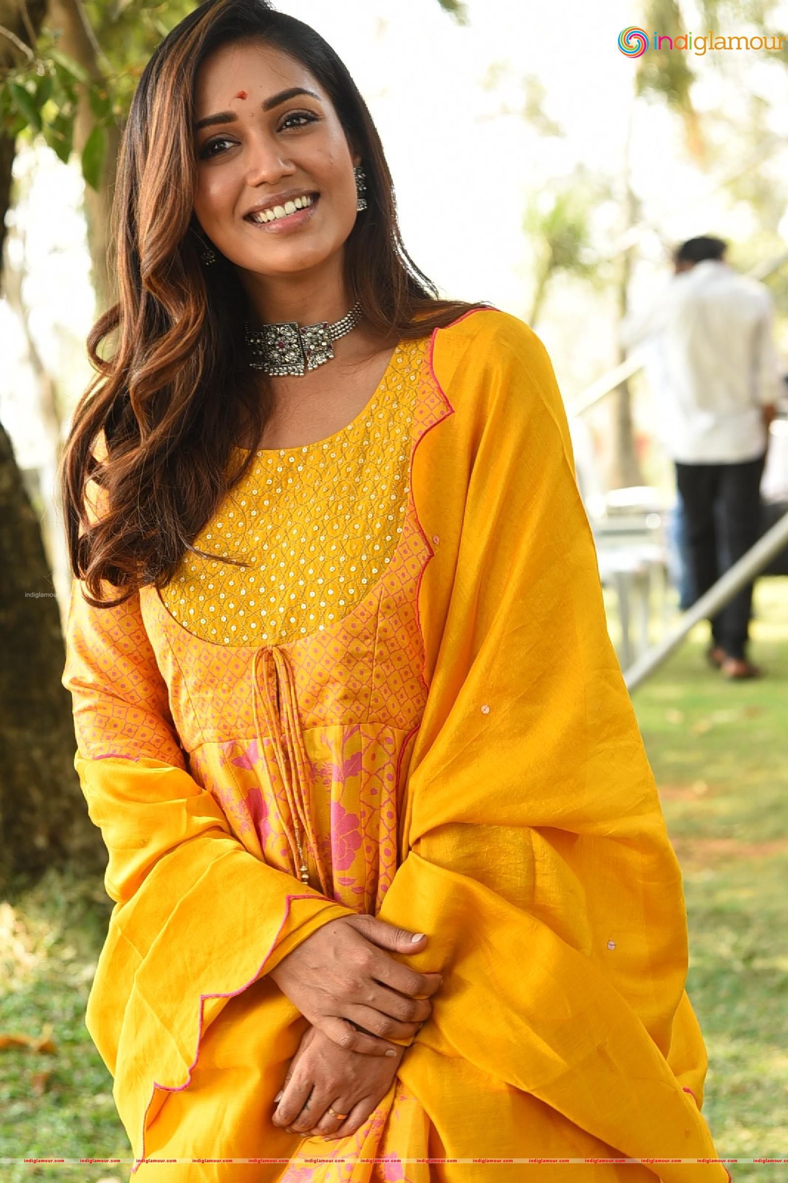 Nivetha Pethuraj Actress hd photo