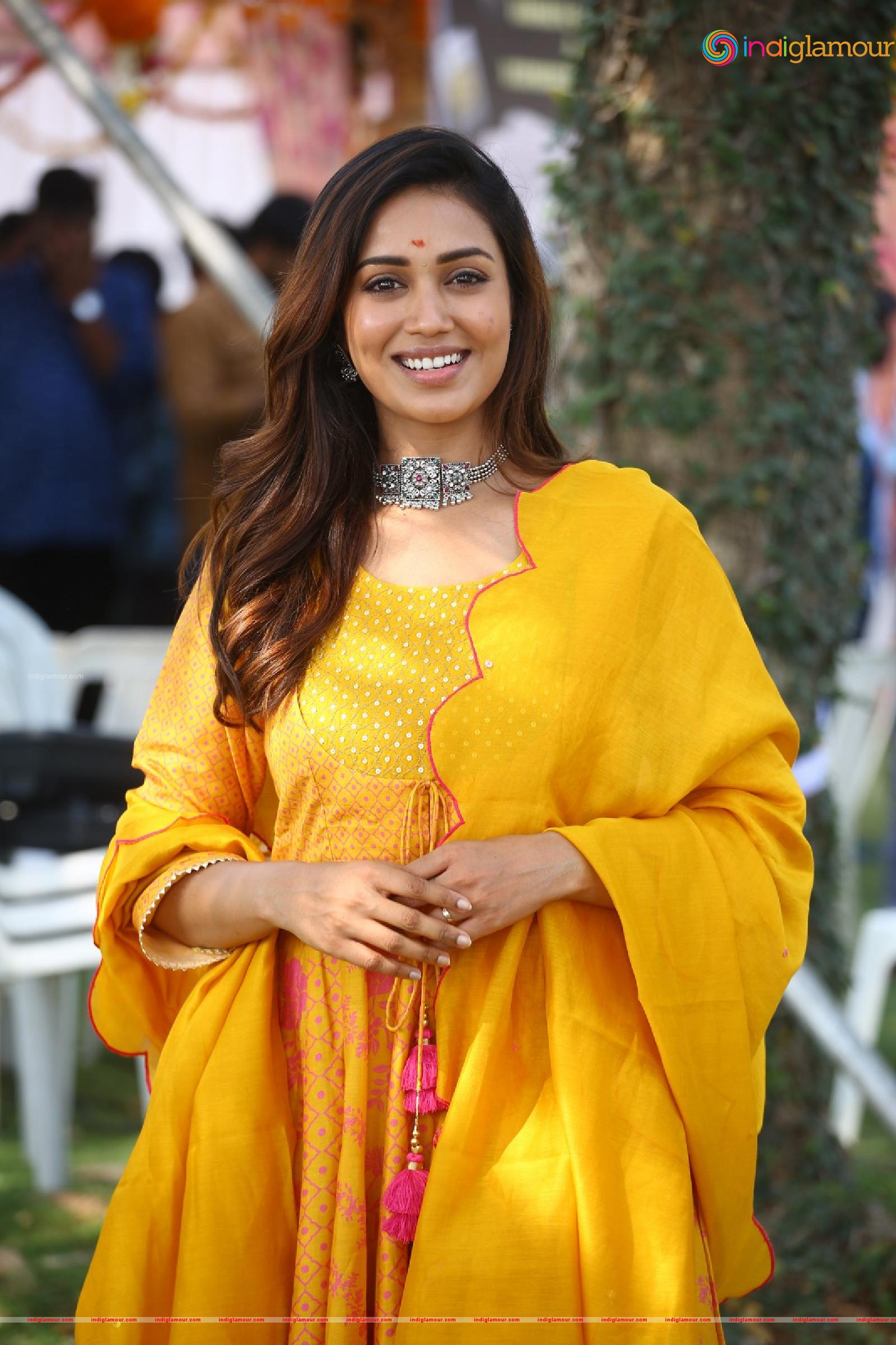 Nivetha Pethuraj Actress hd photo