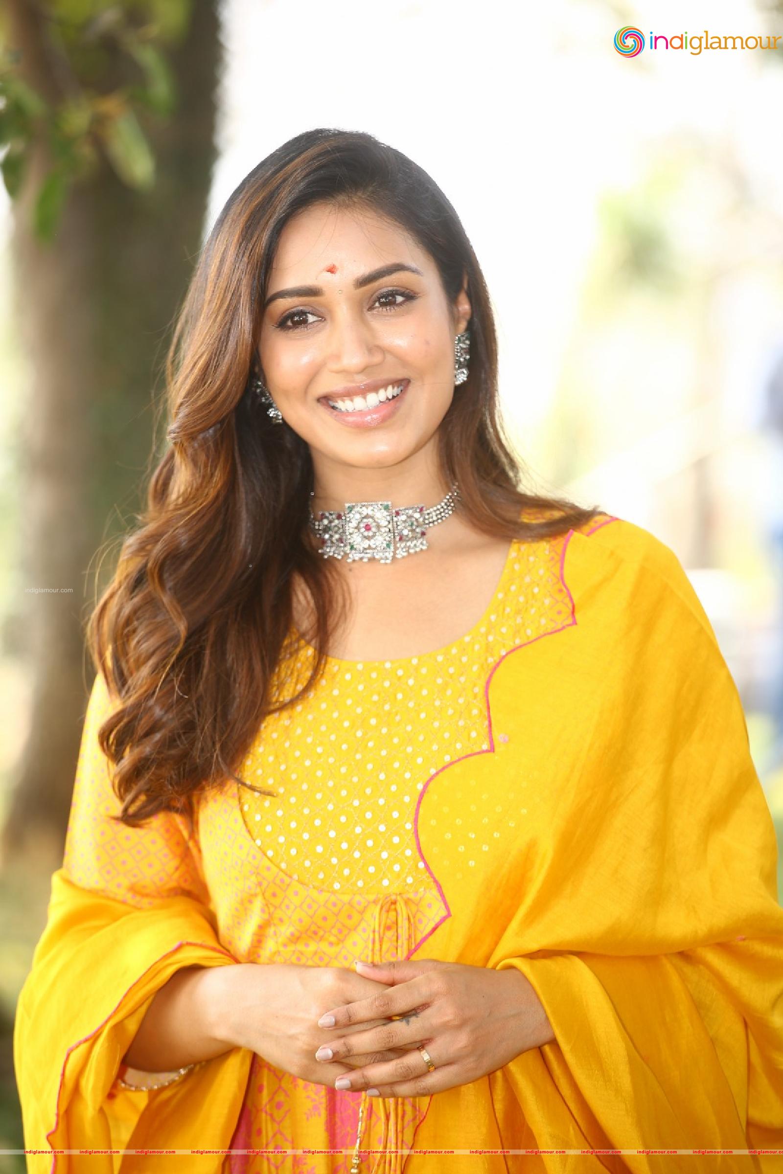 Nivetha Pethuraj Actress hd photo