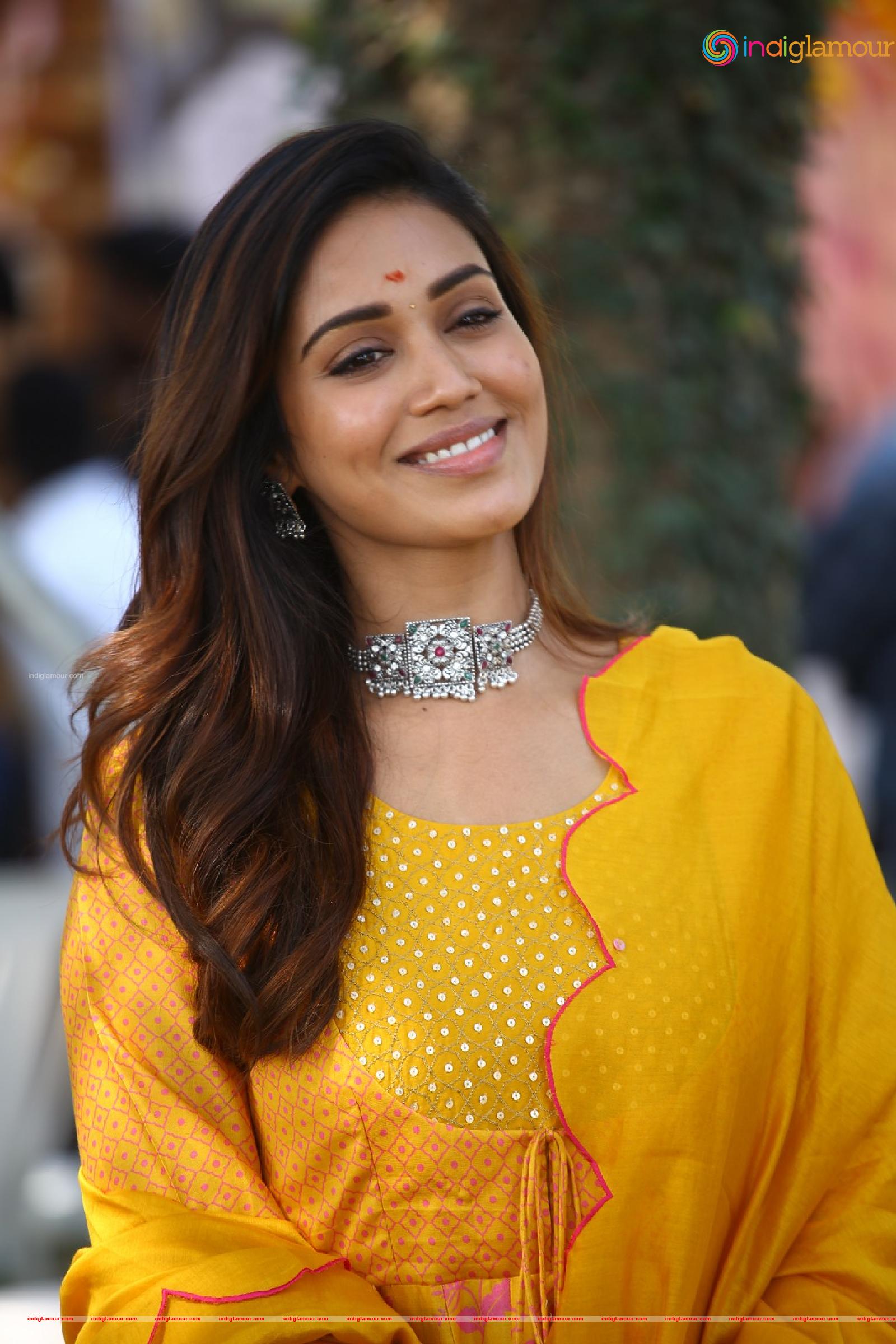 Nivetha Pethuraj Actress hd photo