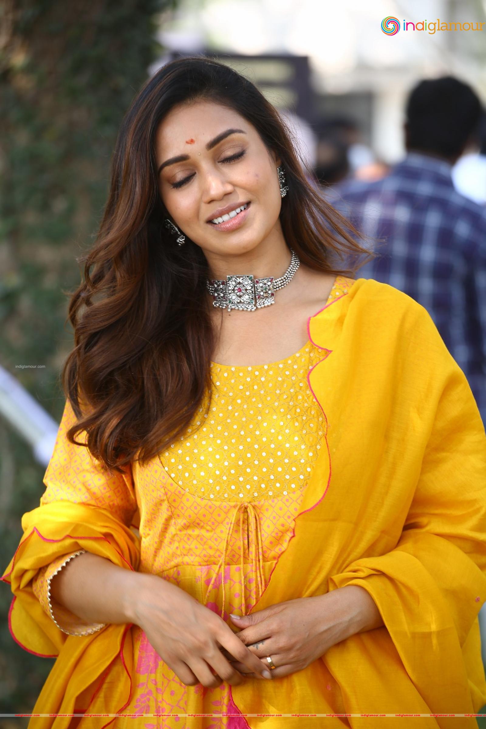 Nivetha Pethuraj Actress hd photo