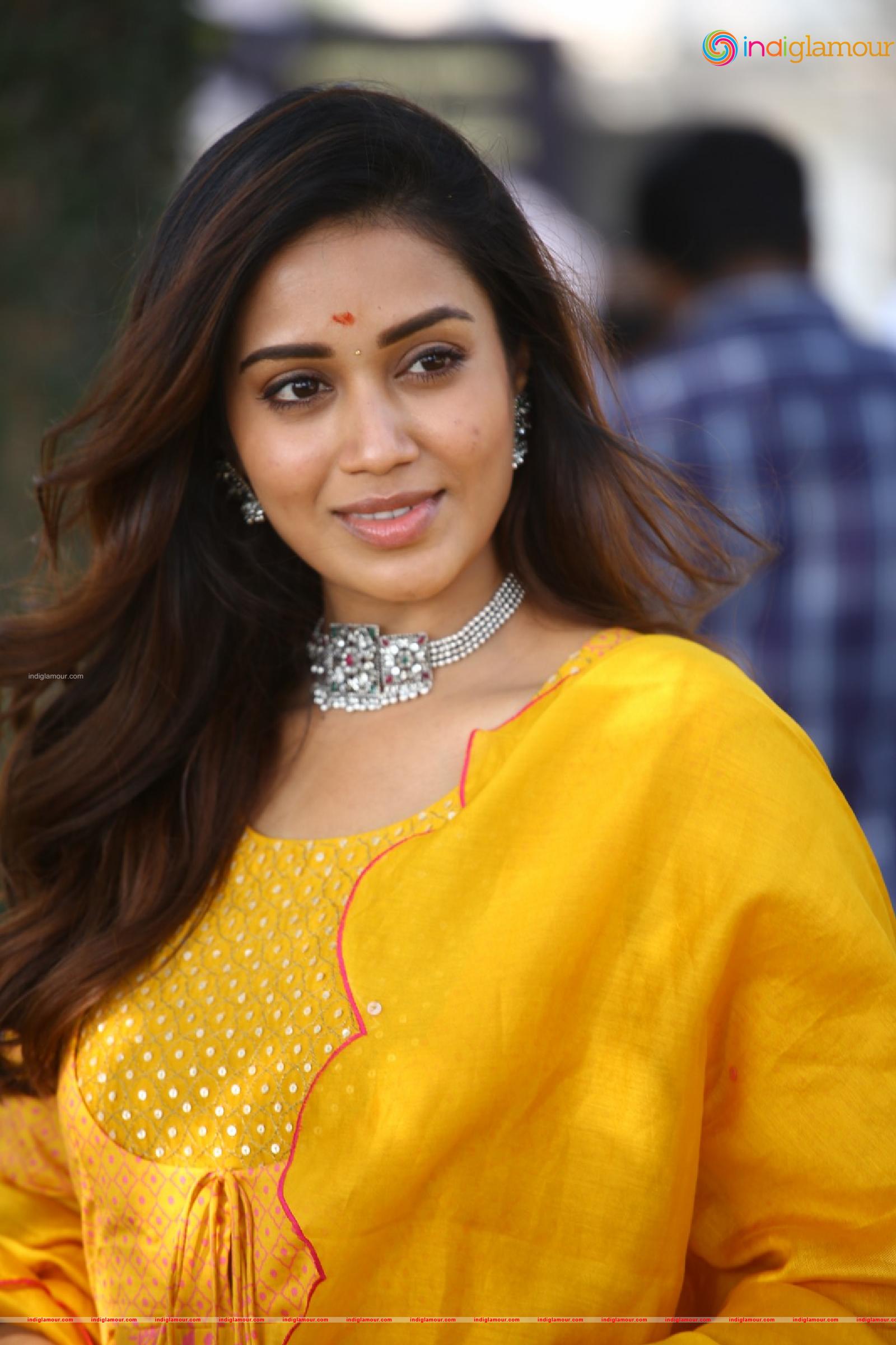 Nivetha Pethuraj Actress hd photo