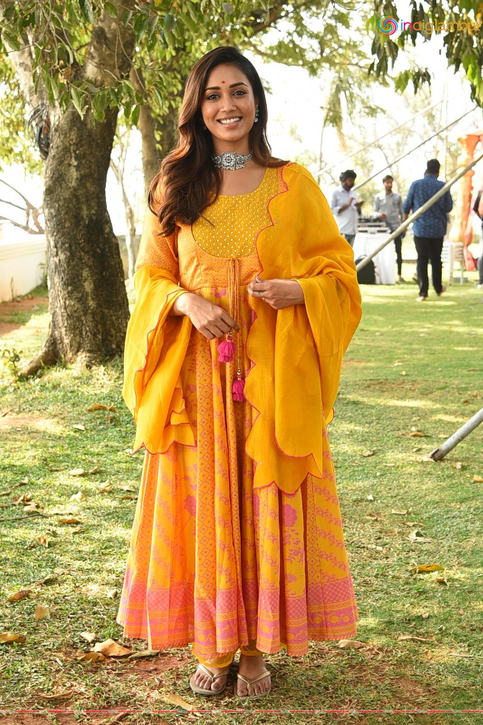 Nivetha Pethuraj Actress hd photo