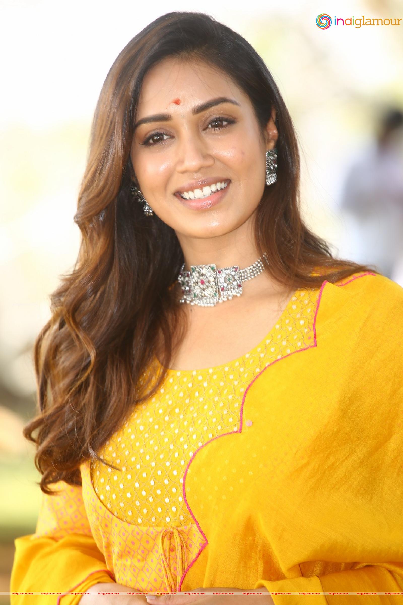 Nivetha Pethuraj Actress hd photo