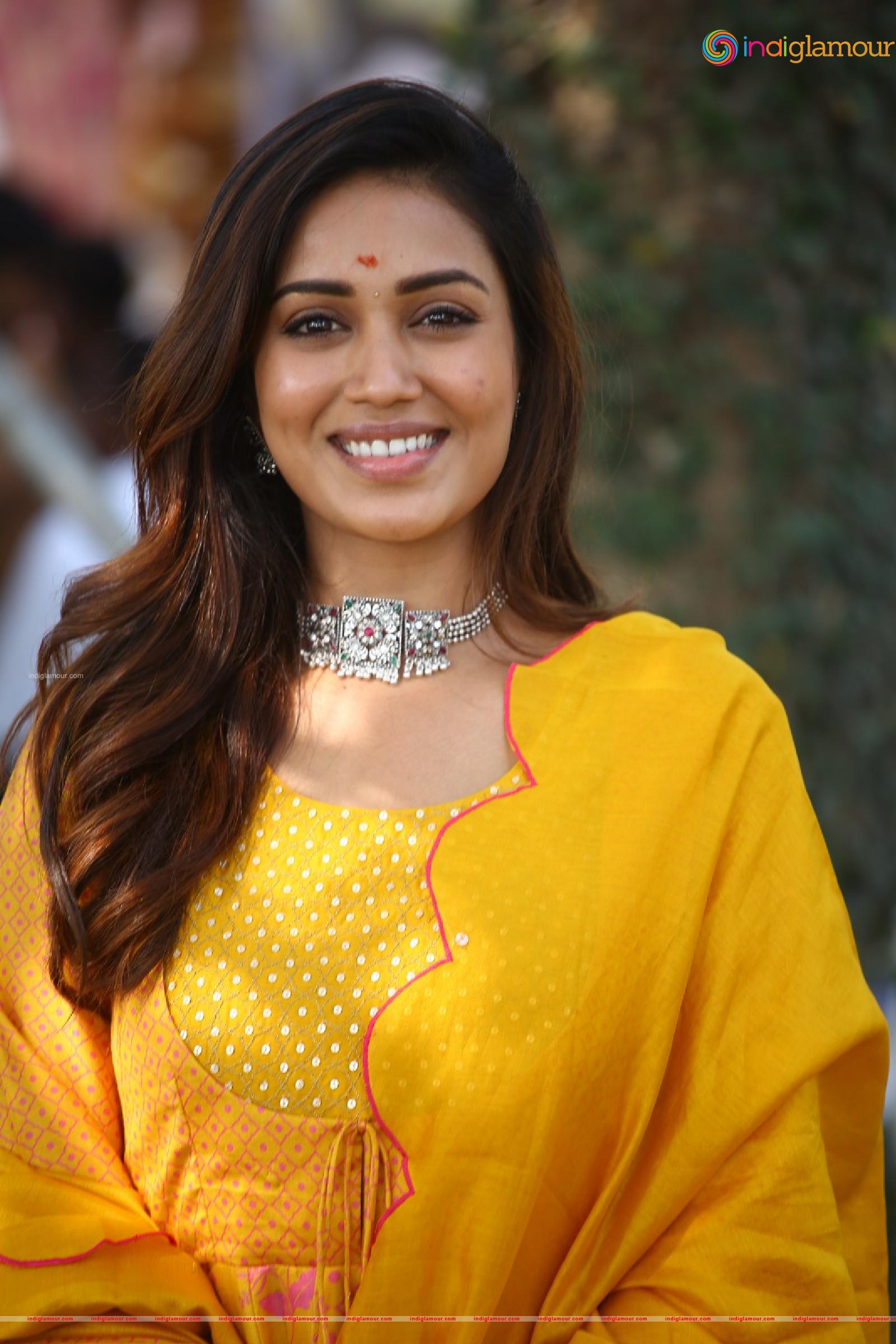 Nivetha Pethuraj Actress hd photo