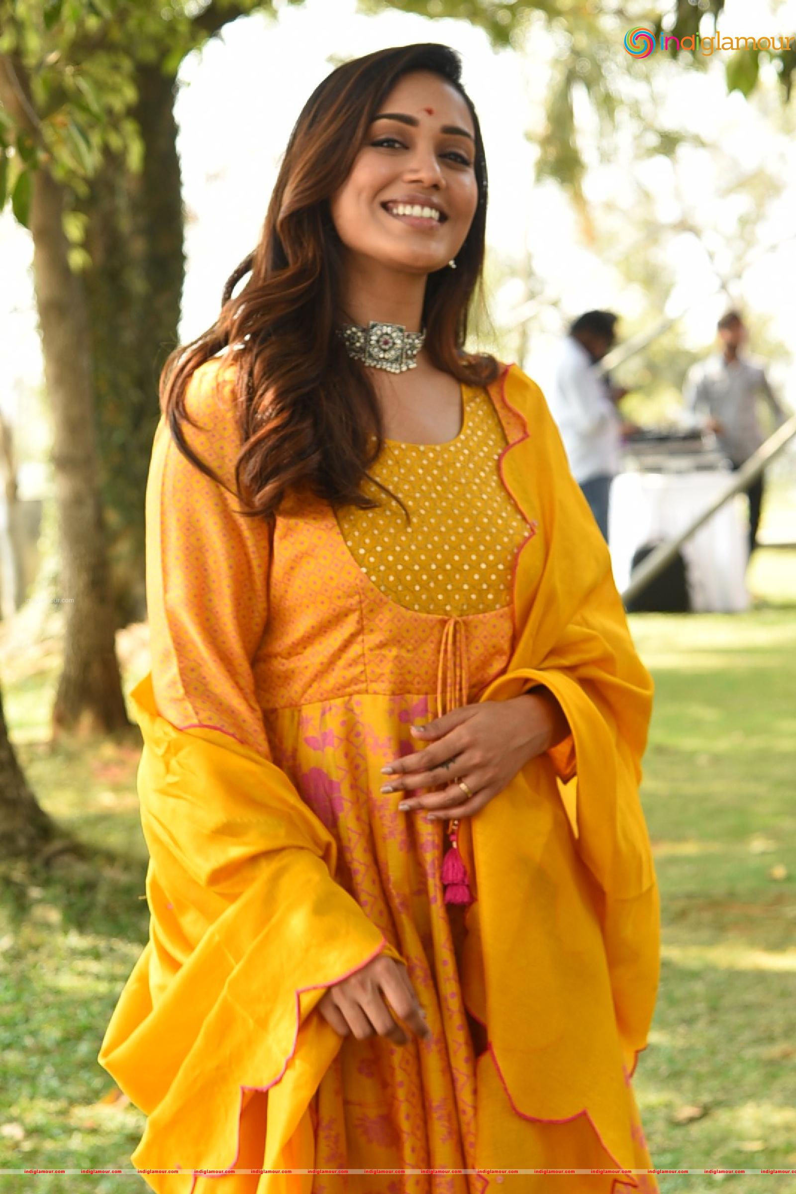 Nivetha Pethuraj Actress hd photo
