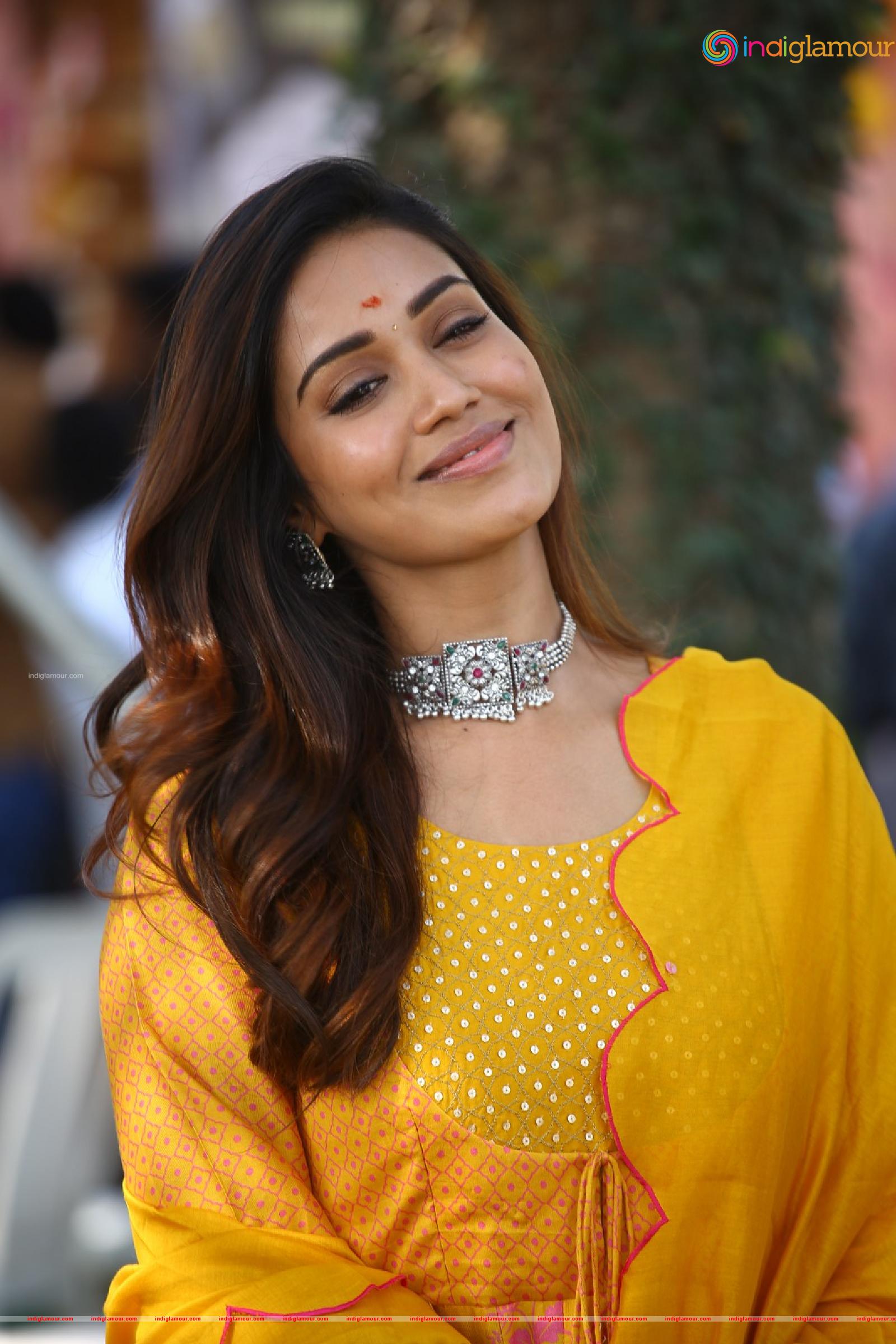 Nivetha Pethuraj Actress hd photo