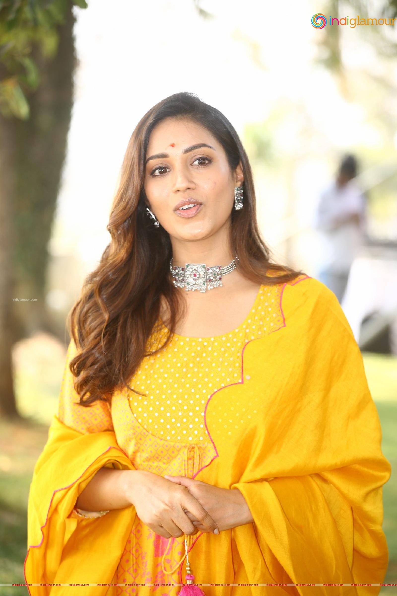 Nivetha Pethuraj Actress hd photo