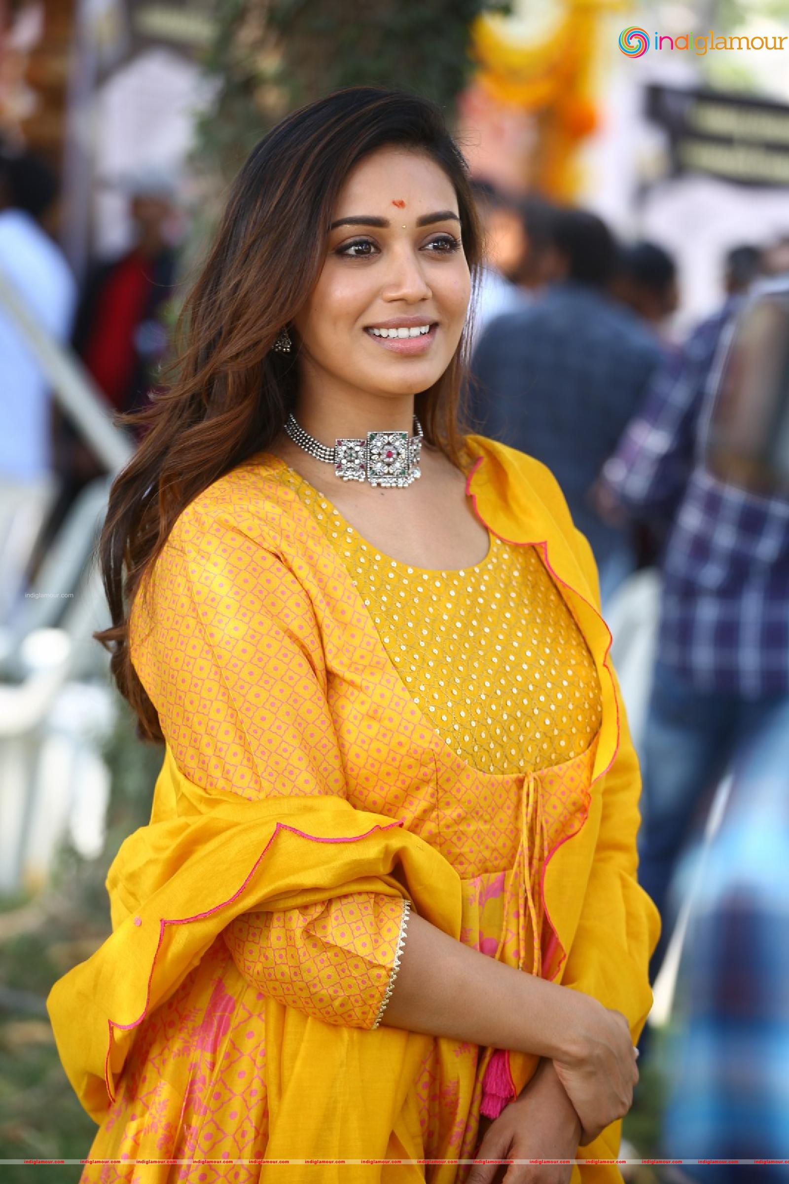 Nivetha Pethuraj Actress hd photo
