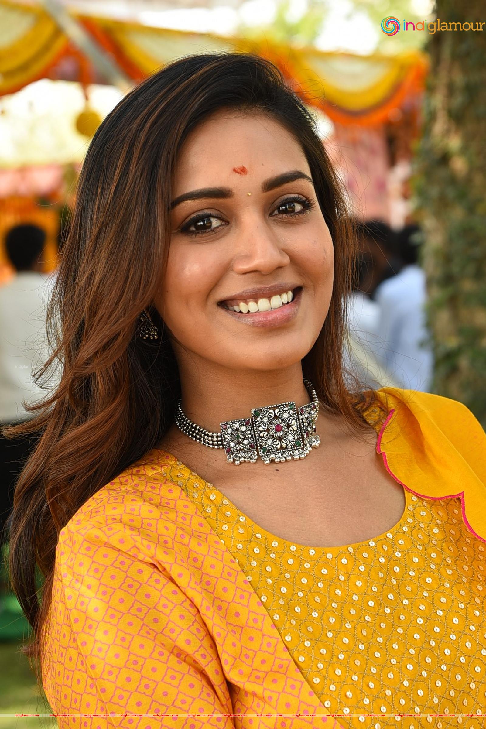 Nivetha Pethuraj Actress hd photo