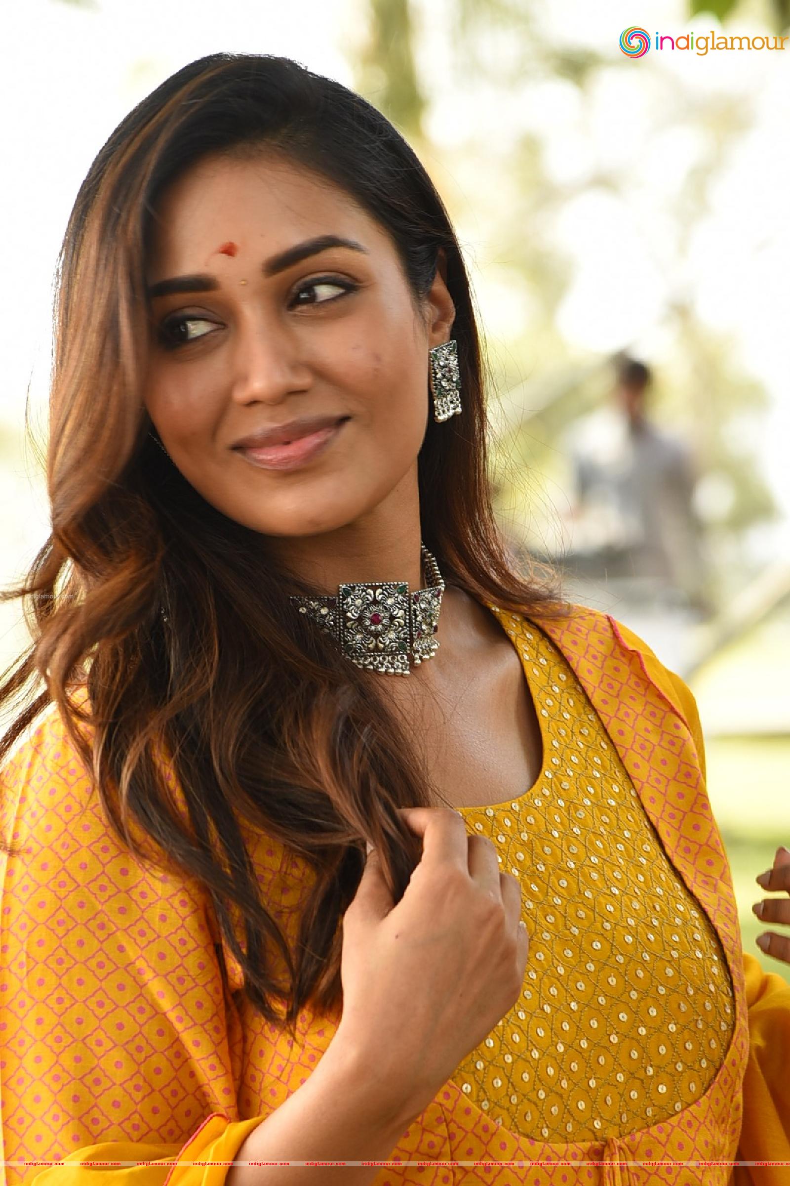 Nivetha Pethuraj Actress hd photo