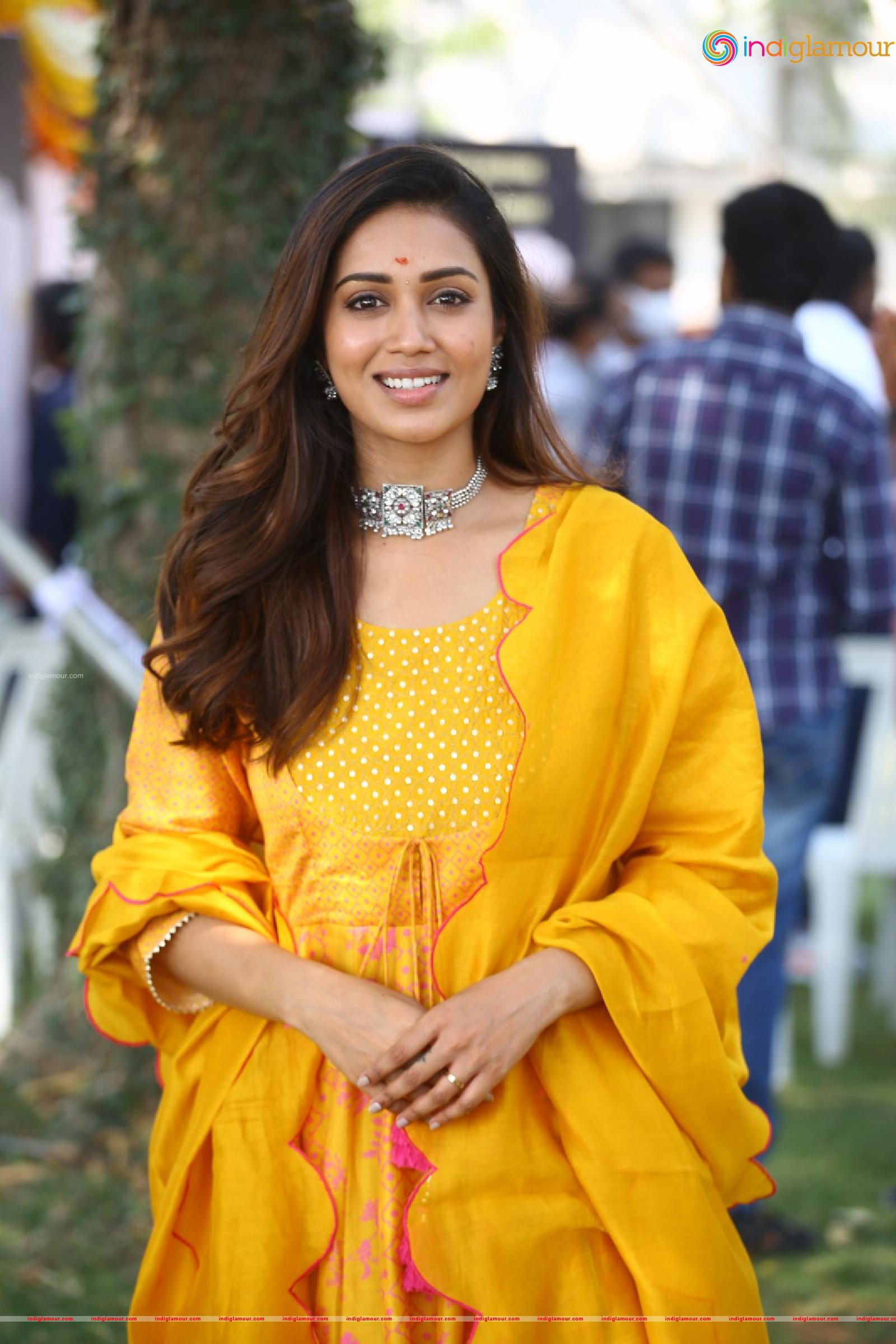 Nivetha Pethuraj Actress hd photo