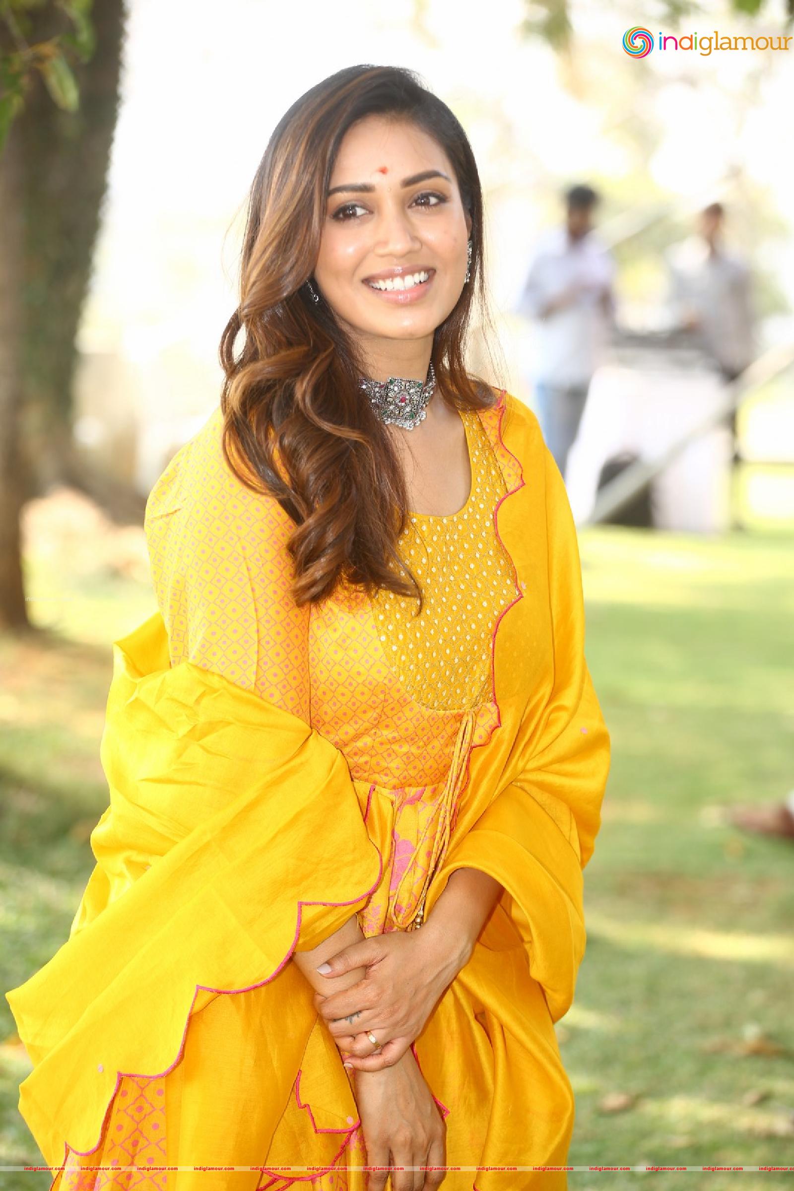 Nivetha Pethuraj Actress hd photo