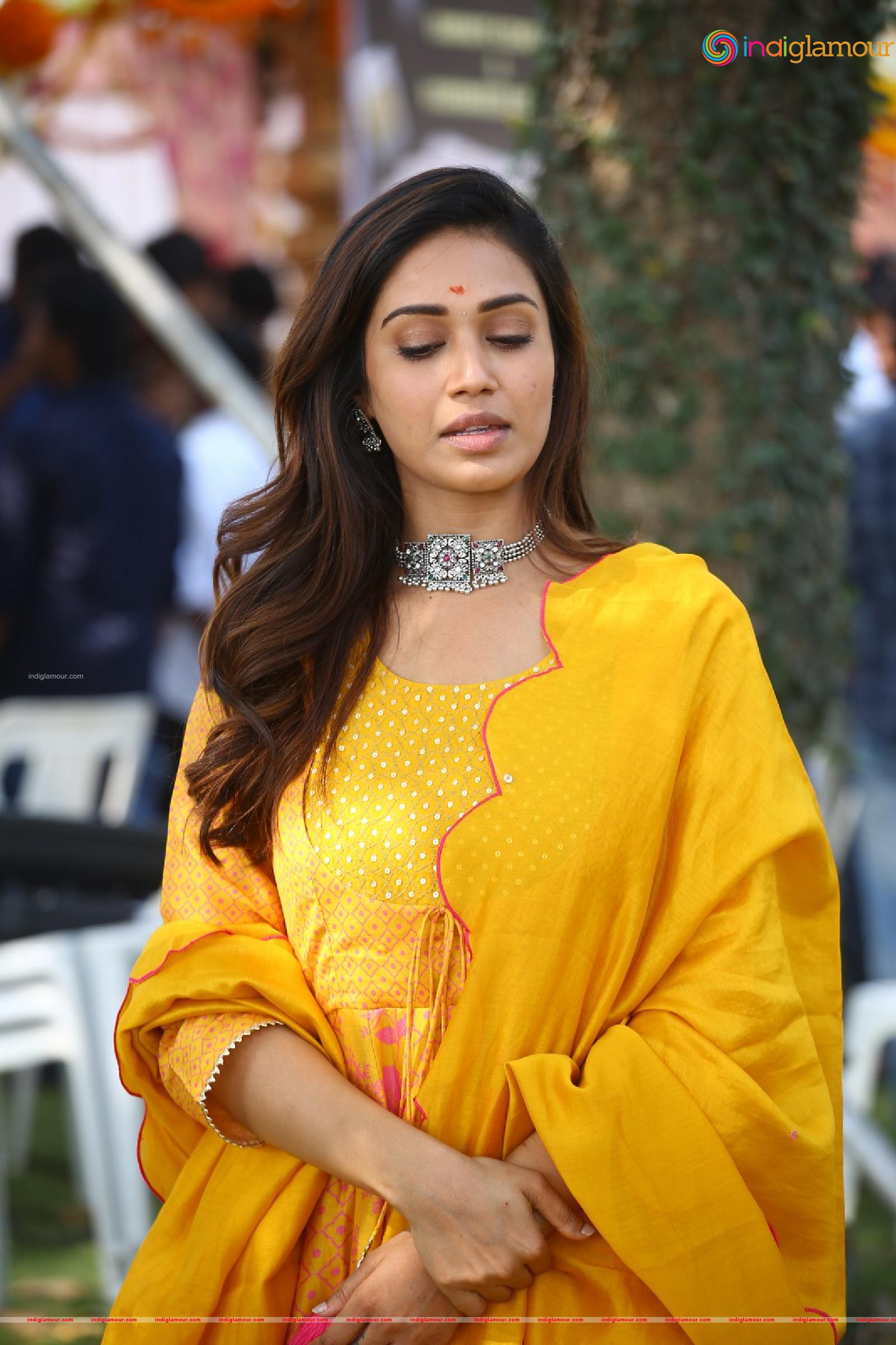 Nivetha Pethuraj Actress hd photo