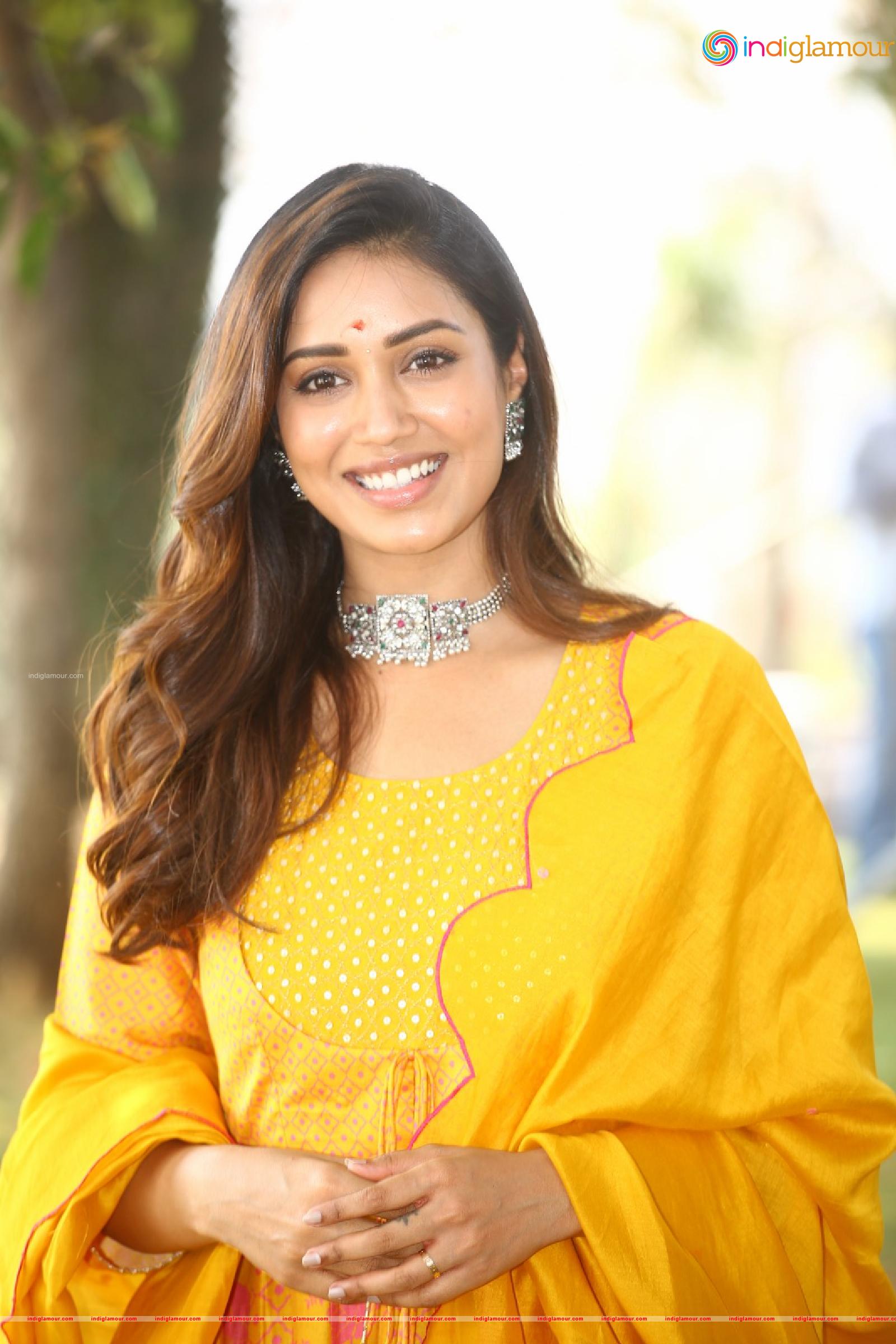 Nivetha Pethuraj Actress hd photo