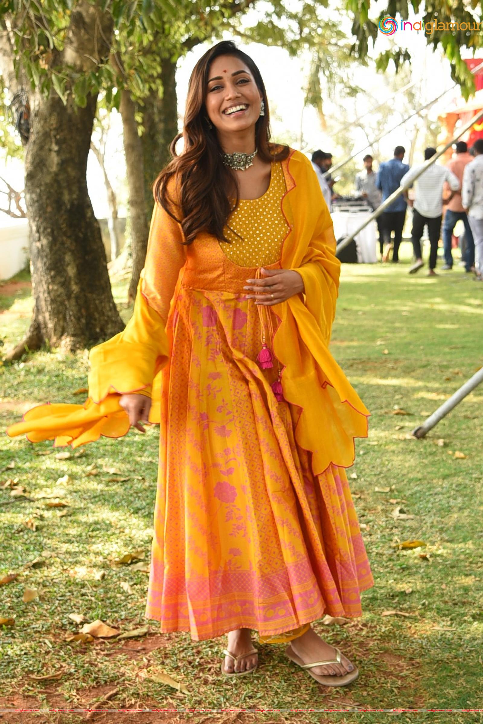 Nivetha Pethuraj Actress hd photo