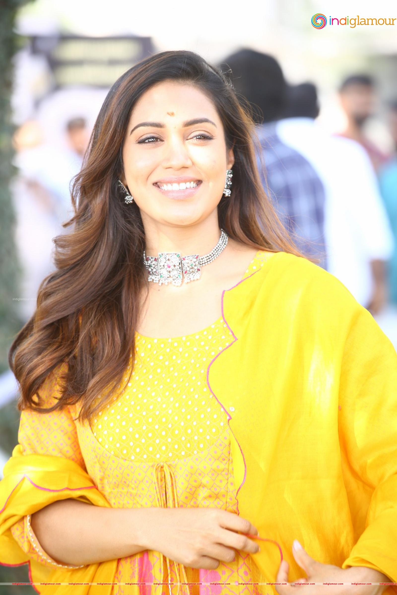 Nivetha Pethuraj Actress hd photo