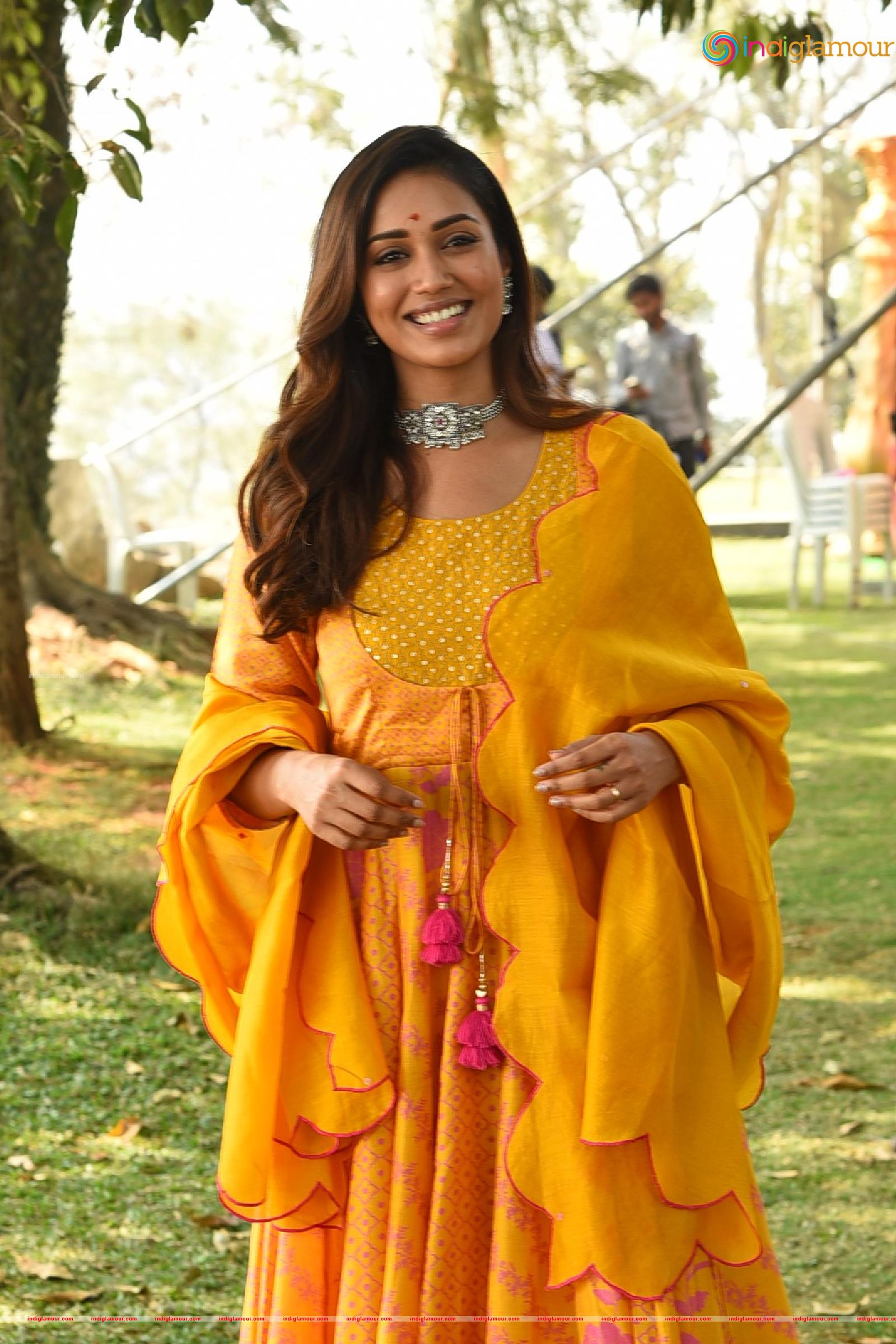 Nivetha Pethuraj Actress hd photo