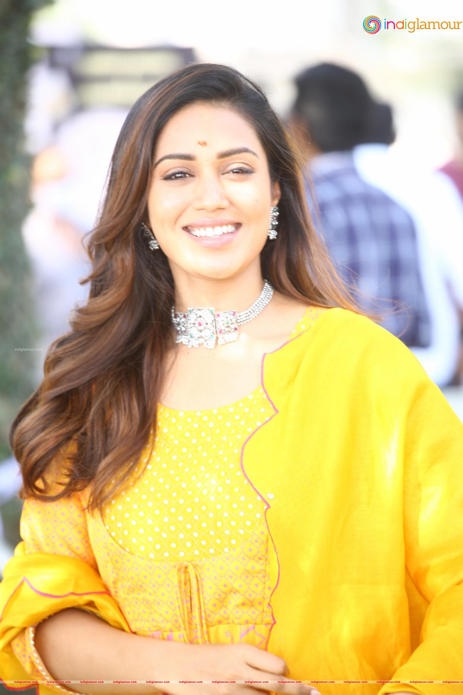 Nivetha Pethuraj Actress hd photo