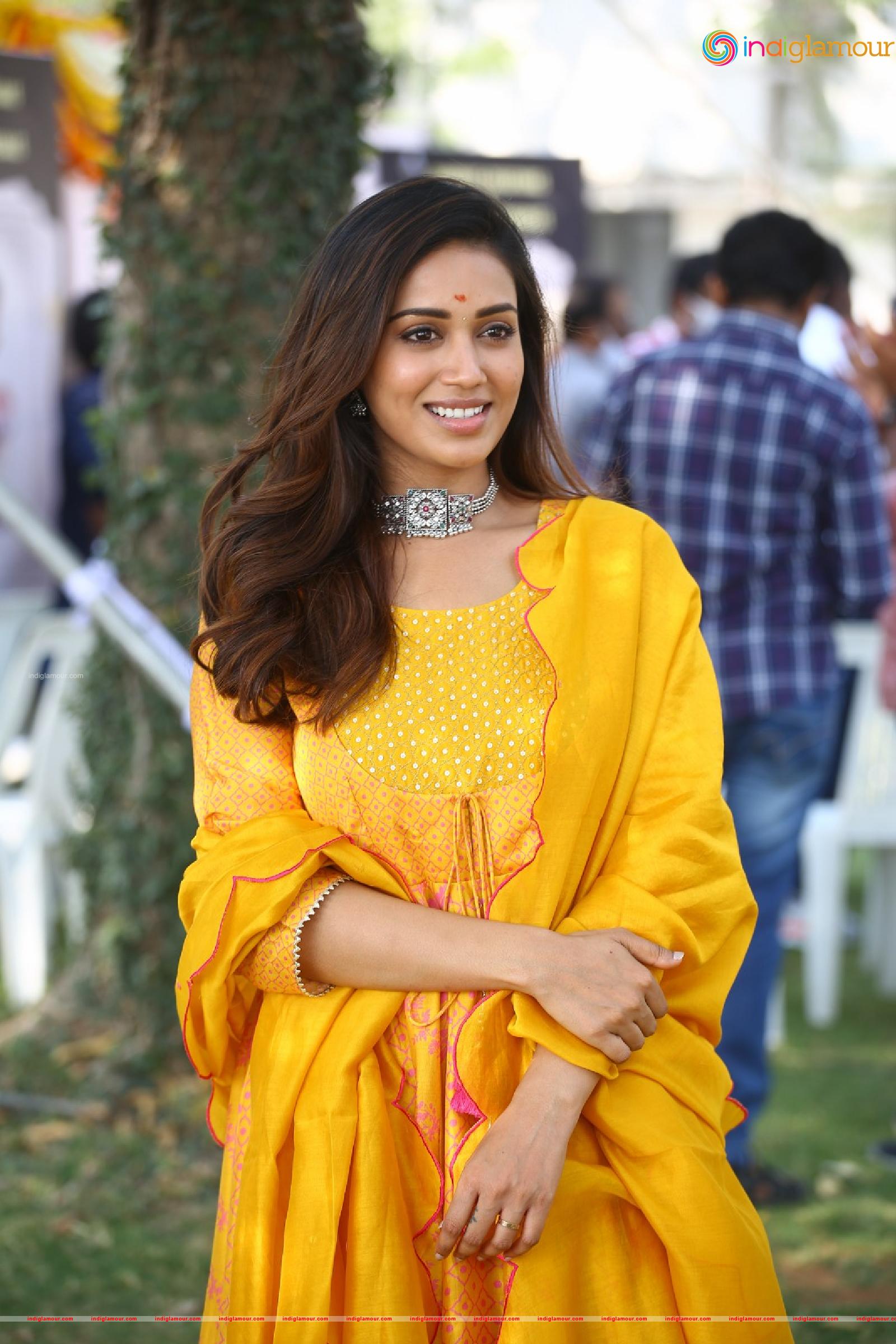 Nivetha Pethuraj Actress hd photo