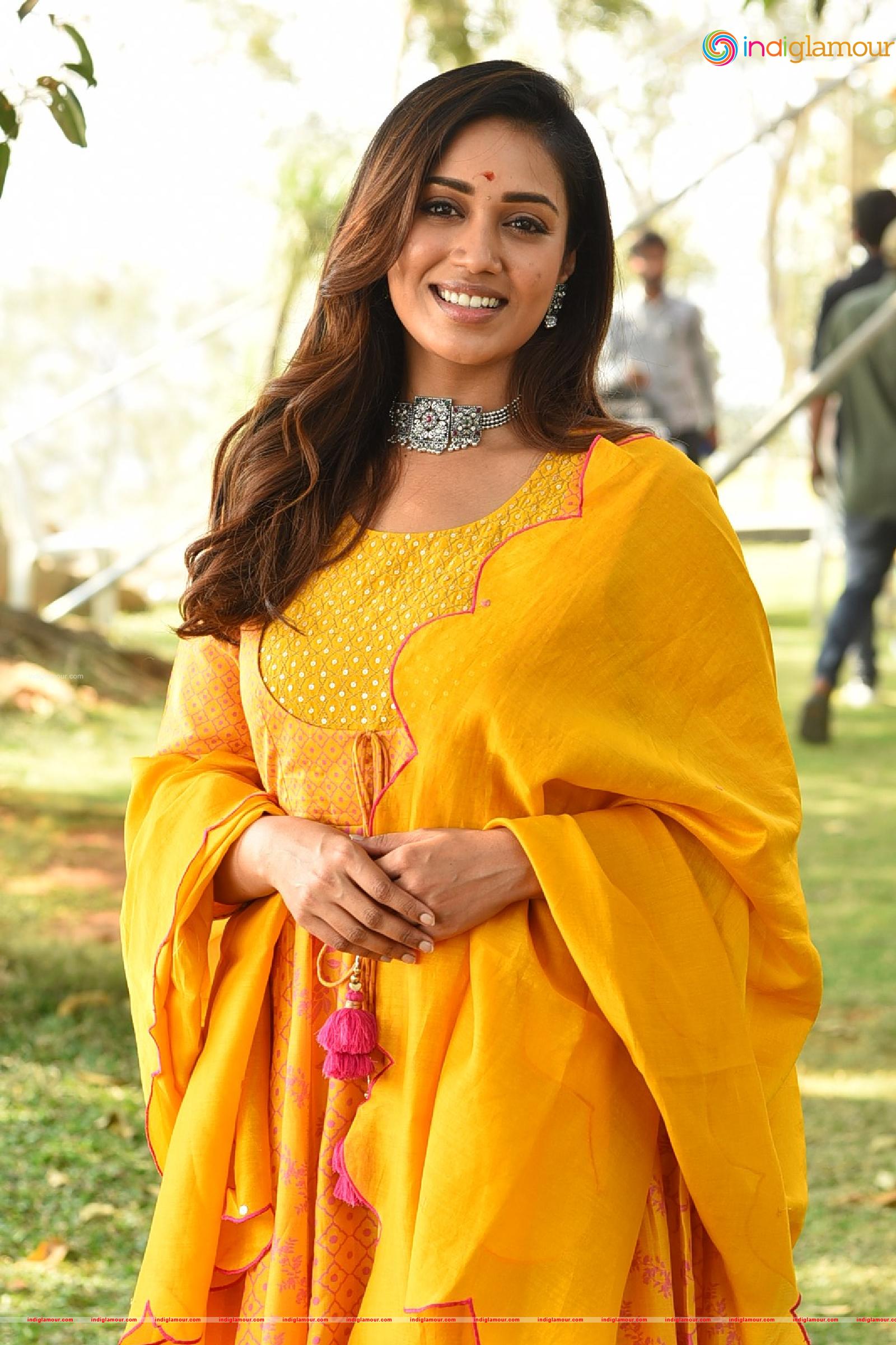 Nivetha Pethuraj Actress hd photo