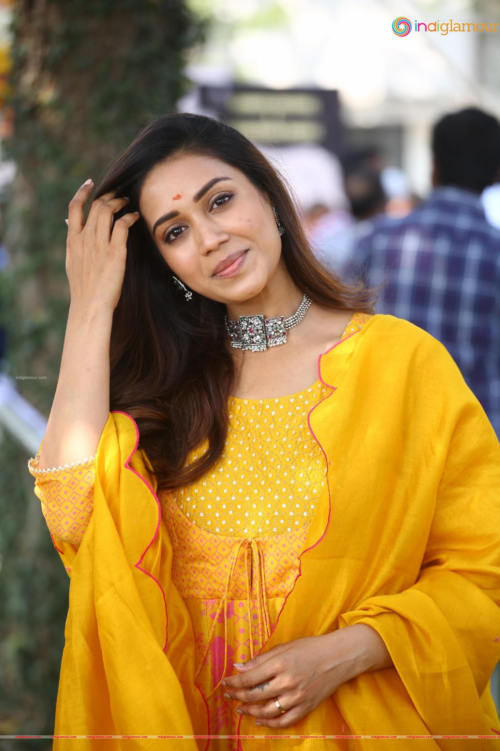 Nivetha Pethuraj Actress hd photo