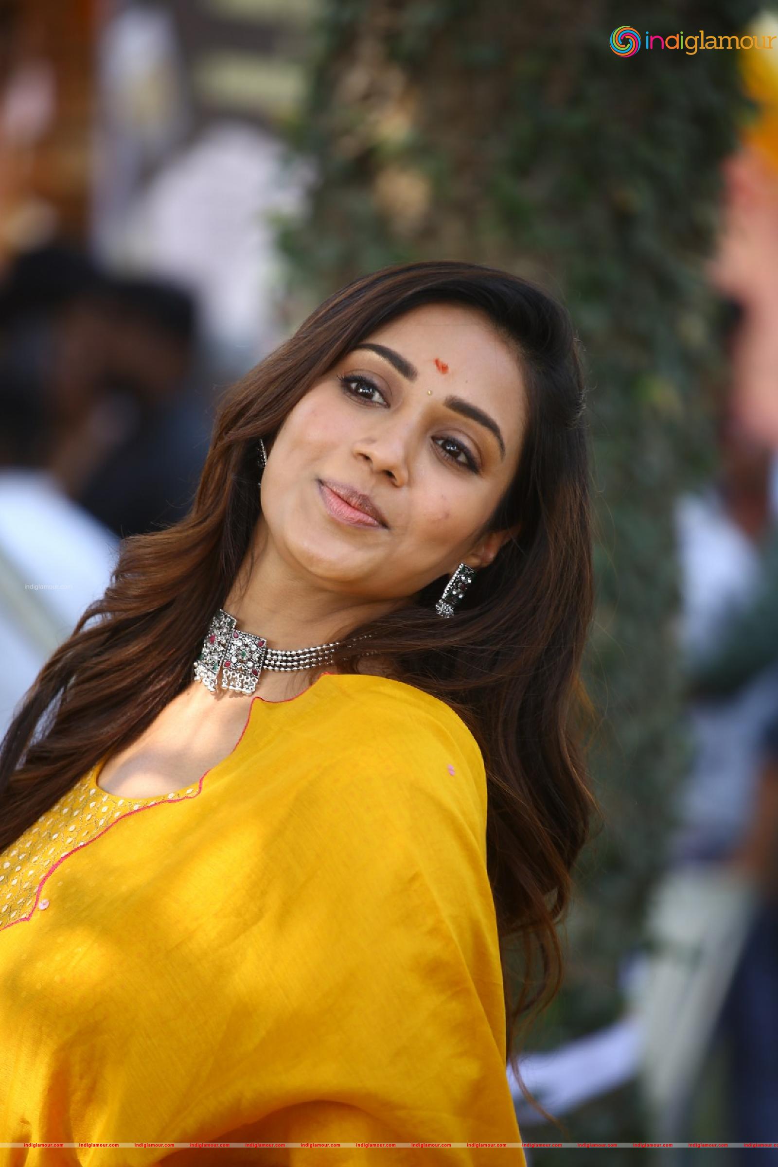 Nivetha Pethuraj Actress hd photo
