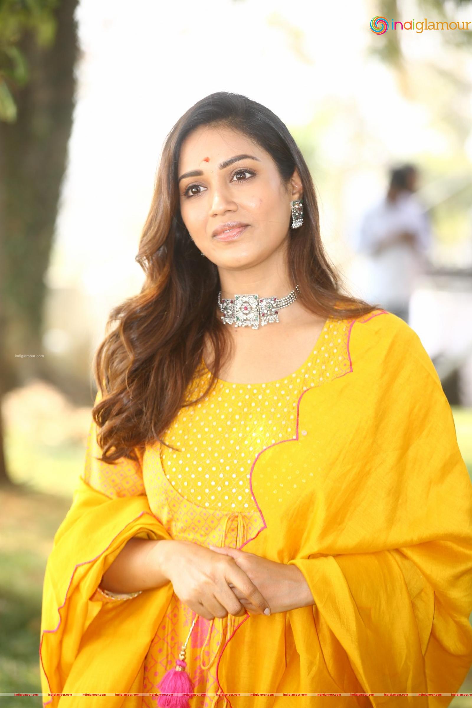 Nivetha Pethuraj Actress hd photo