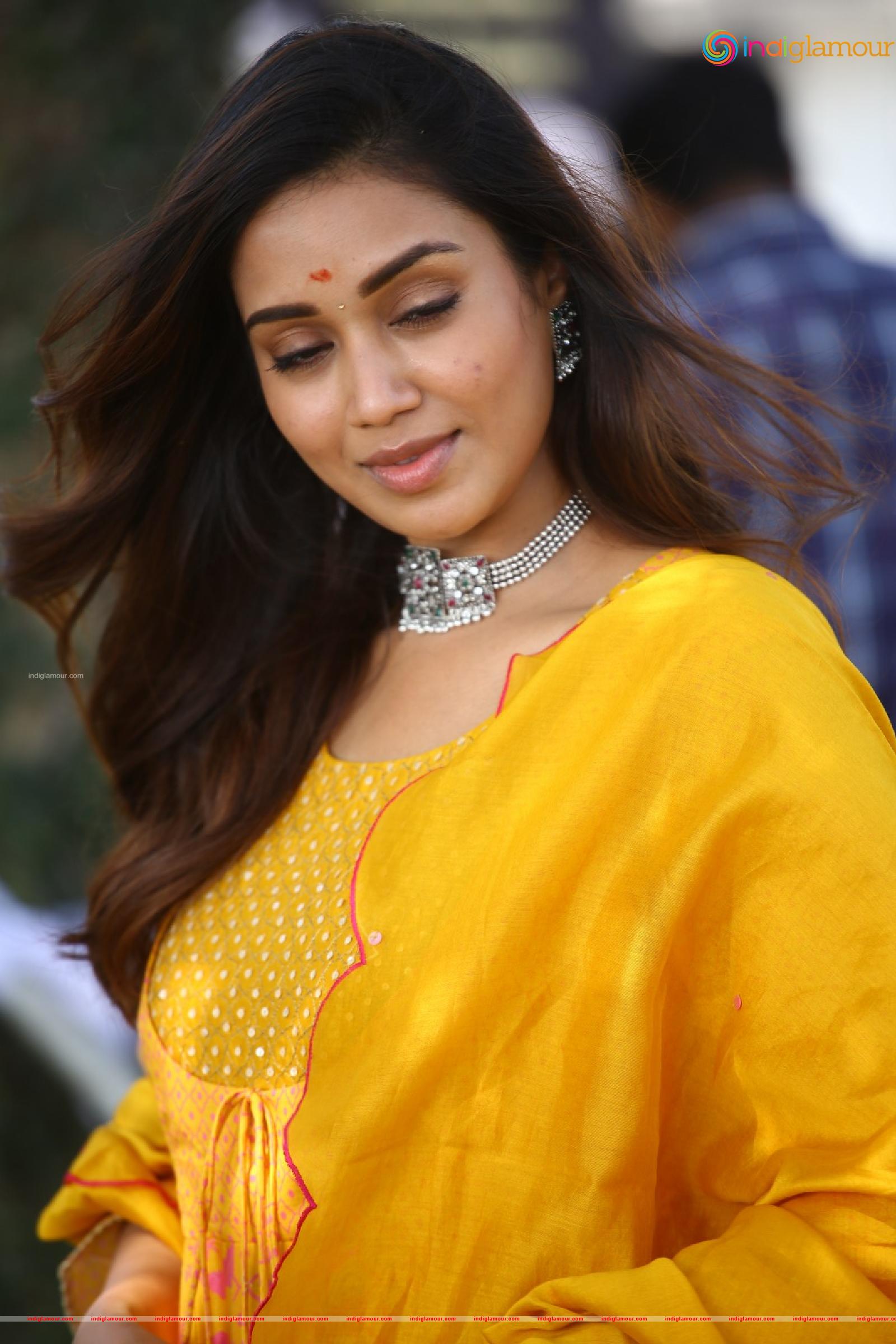 Nivetha Pethuraj Actress hd photo