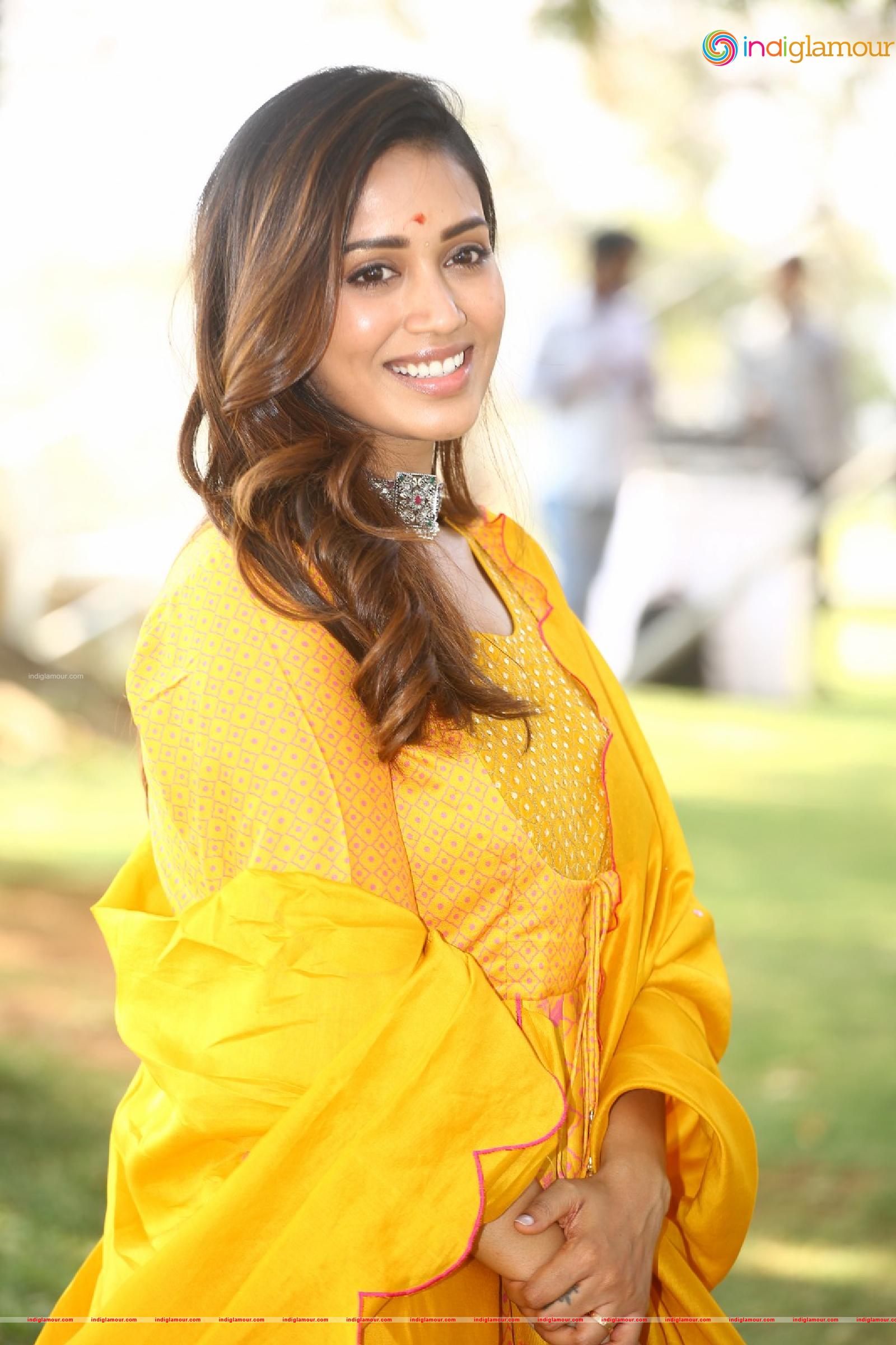 Nivetha Pethuraj Actress hd photo
