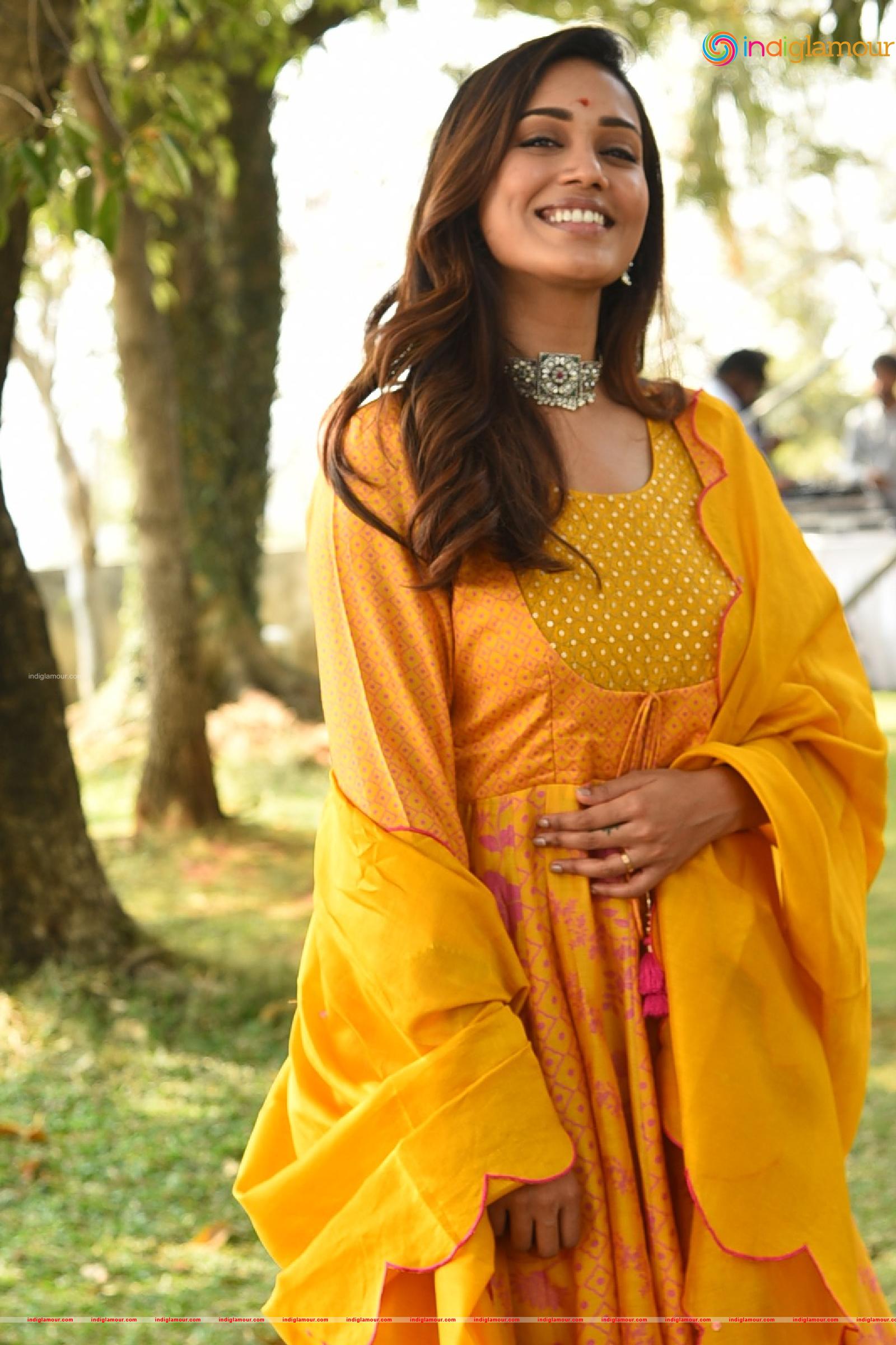 Nivetha Pethuraj Actress hd photo