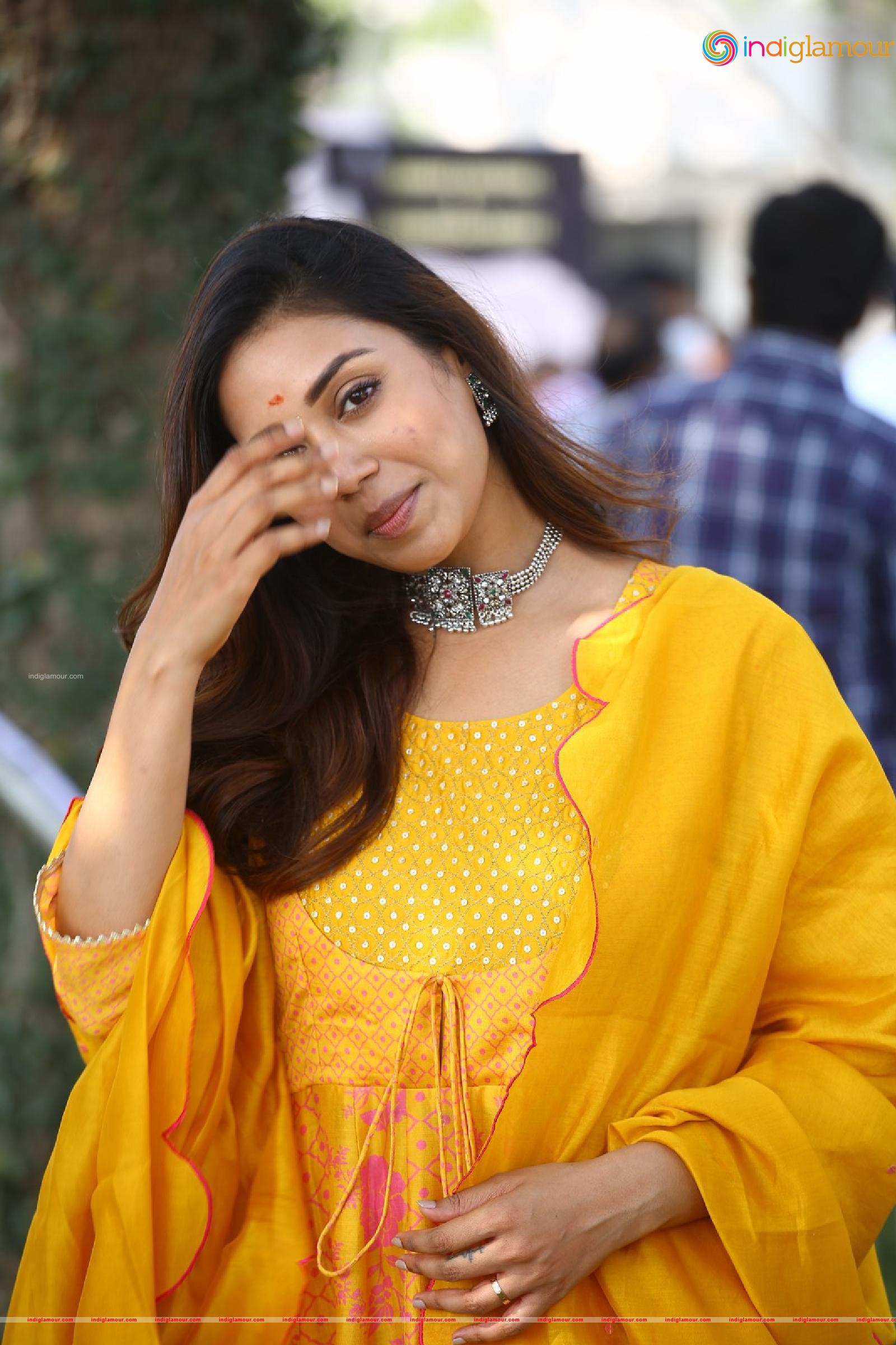 Nivetha Pethuraj Actress hd photo